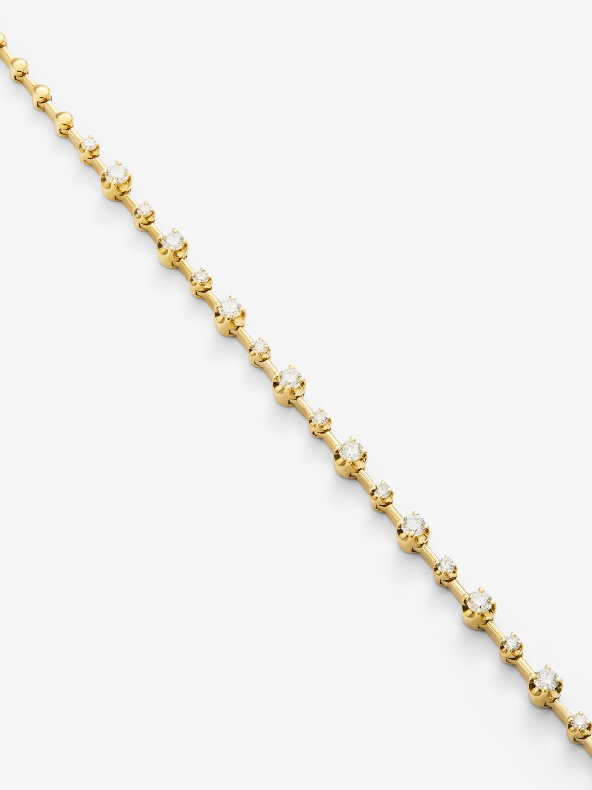 Collar de oro amarillo de 18K con diamantes blancos en talla brillante de 0,95 cts