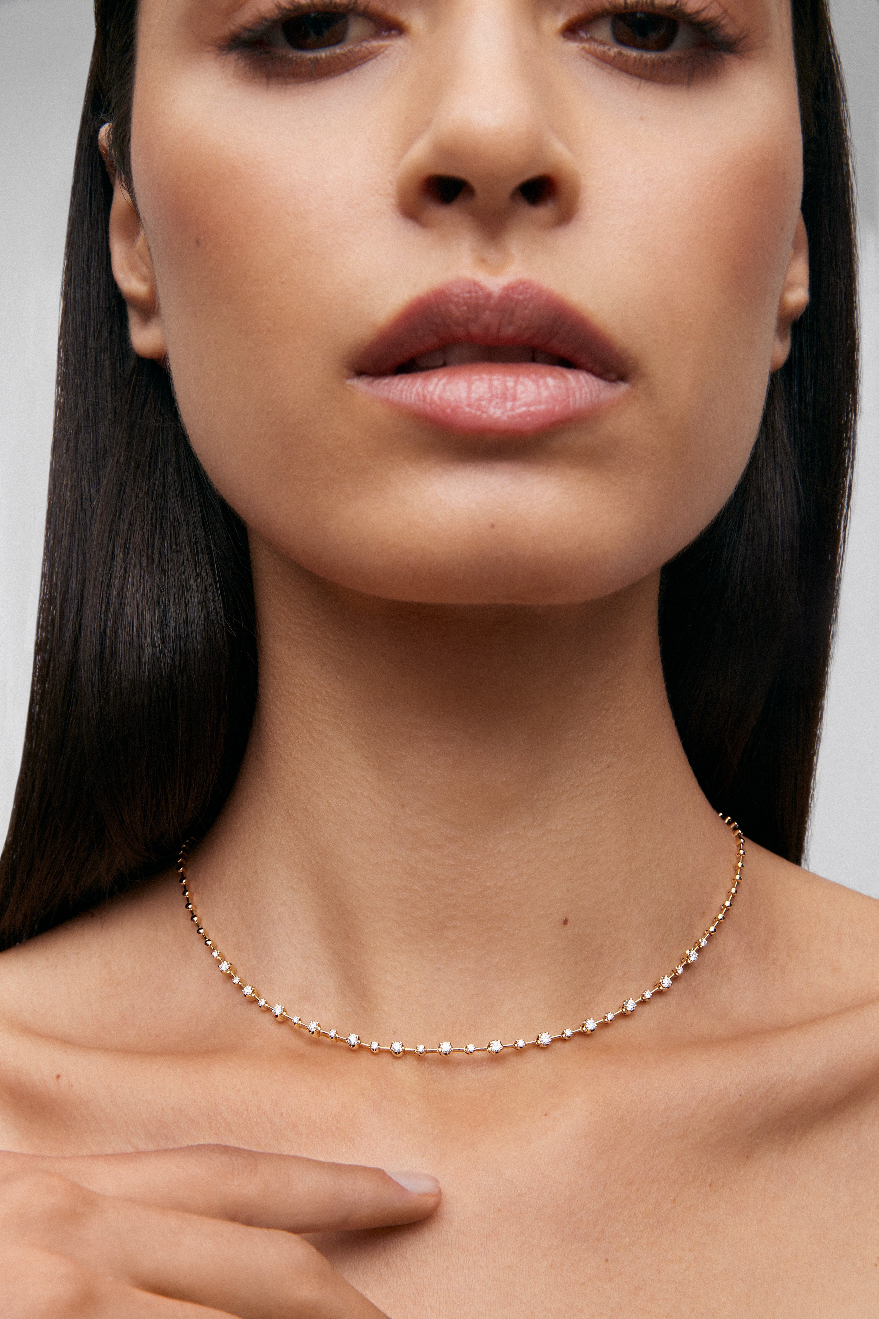 Collar de oro amarillo de 18K con diamantes blancos en talla brillante de 0,95 cts