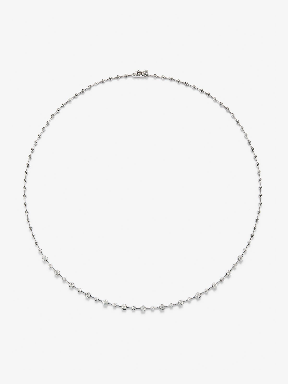 Collar de oro blanco de 18K con 27 diamantes en talla brillante con un total de 0,97 cts