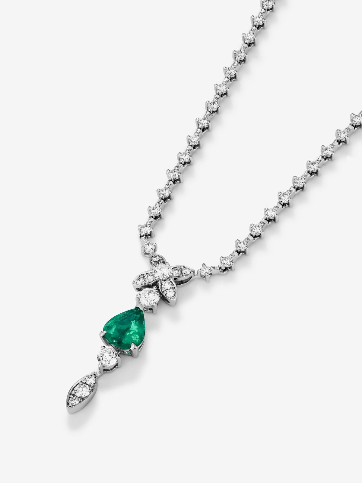Collar rivière de oro blanco de 18K con esmeralda verde en talla pera de 1,24 cts y diamantes blancos en talla brillante de 0,41 cts