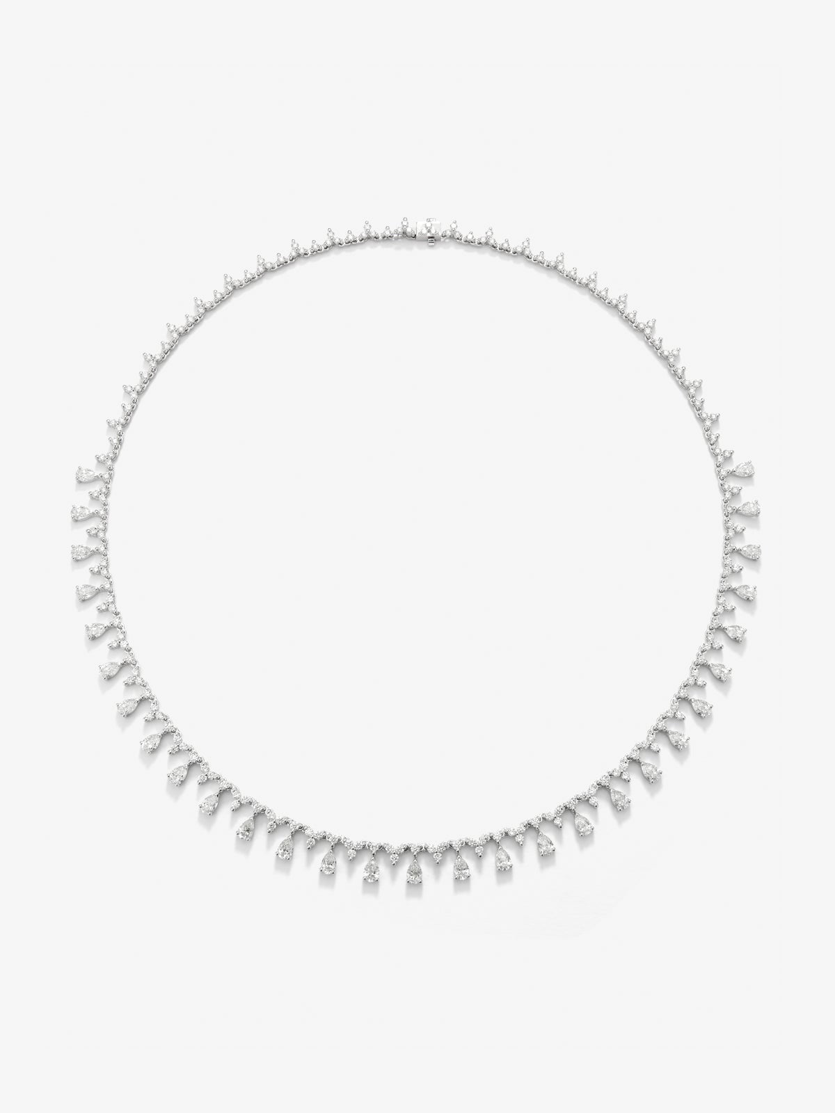 Collar rivière de oro blanco de 18K con diamantes blancos en talla pera y brillante de 6,06 cts