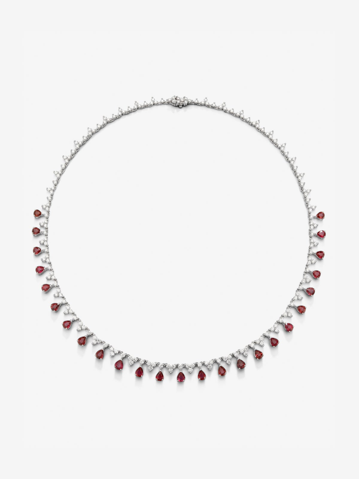 Collar rivière de oro blanco de 18K con rubíes rojos en talla pera de 8,53 cts y diamantes blancos en talla brillante de 7,63 cts