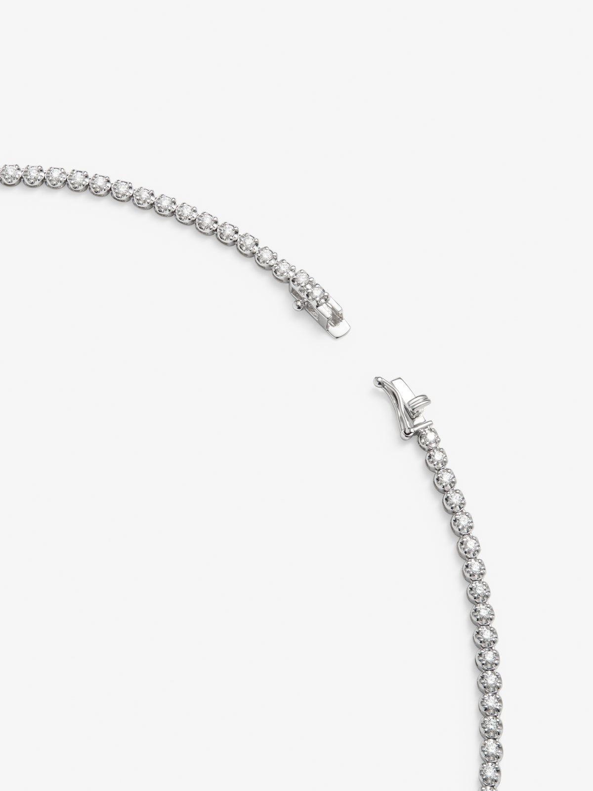 Collar rivière de oro blanco de 18K con 126 diamantes en talla brillante con un total de 6,71 cts