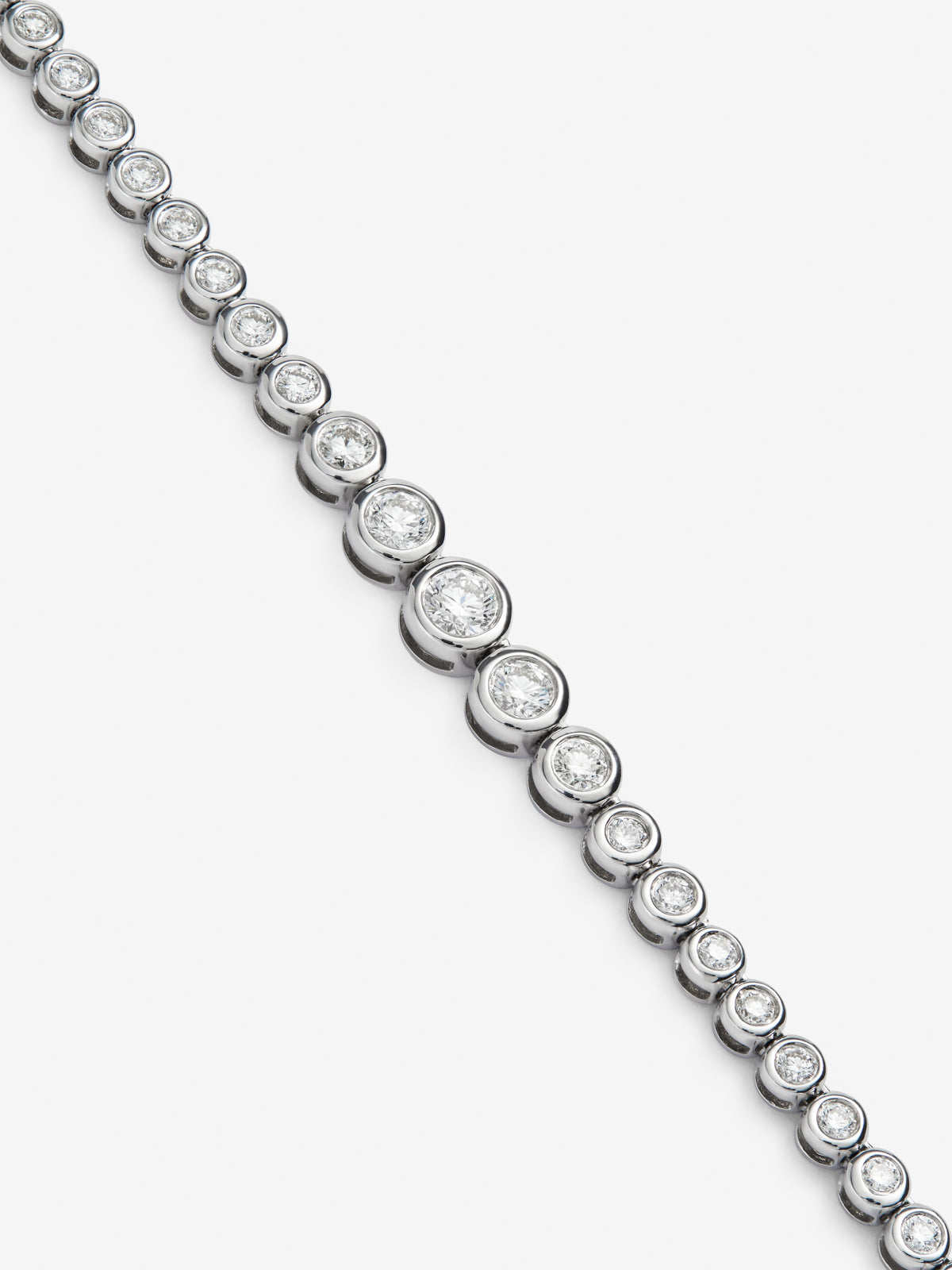 Collar rivière de oro blanco de 18K con 128 diamantes en talla brillante con un total de 3,2 cts