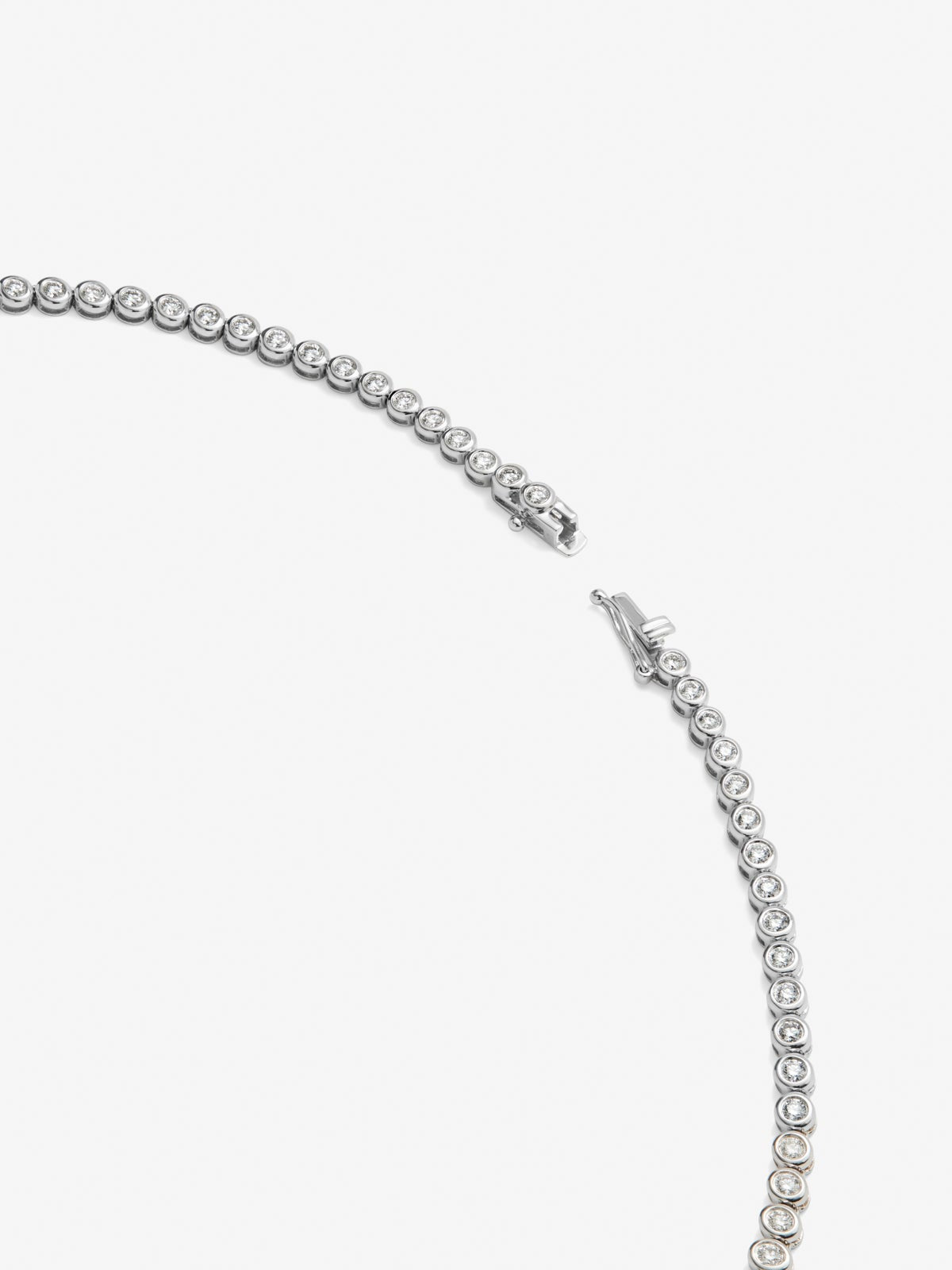 Collar rivière de oro blanco de 18K con 110 diamantes en talla brillante con un total de 4,89 cts