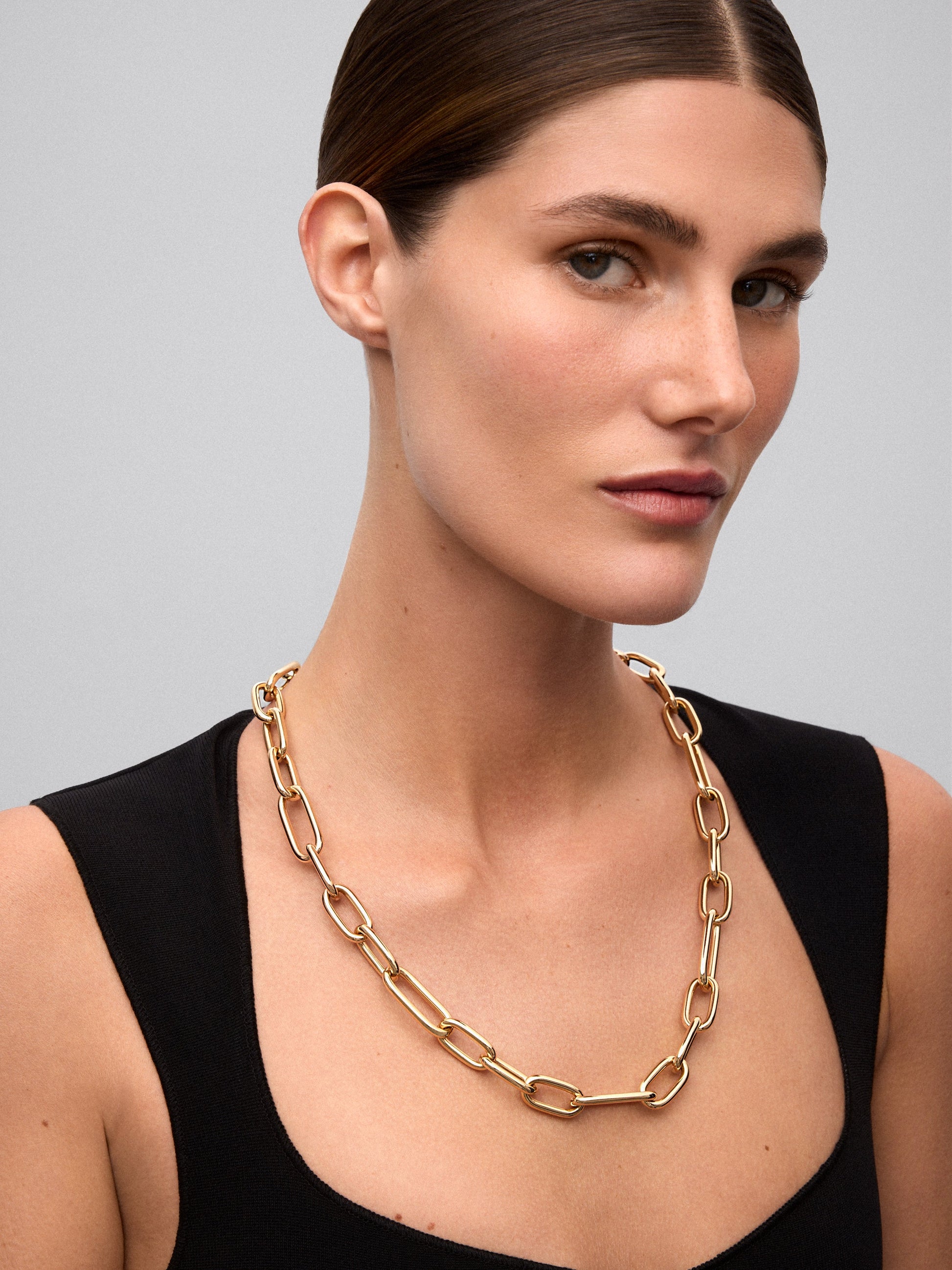 Collar corto de eslabones grandes de oro amarillo de 18K