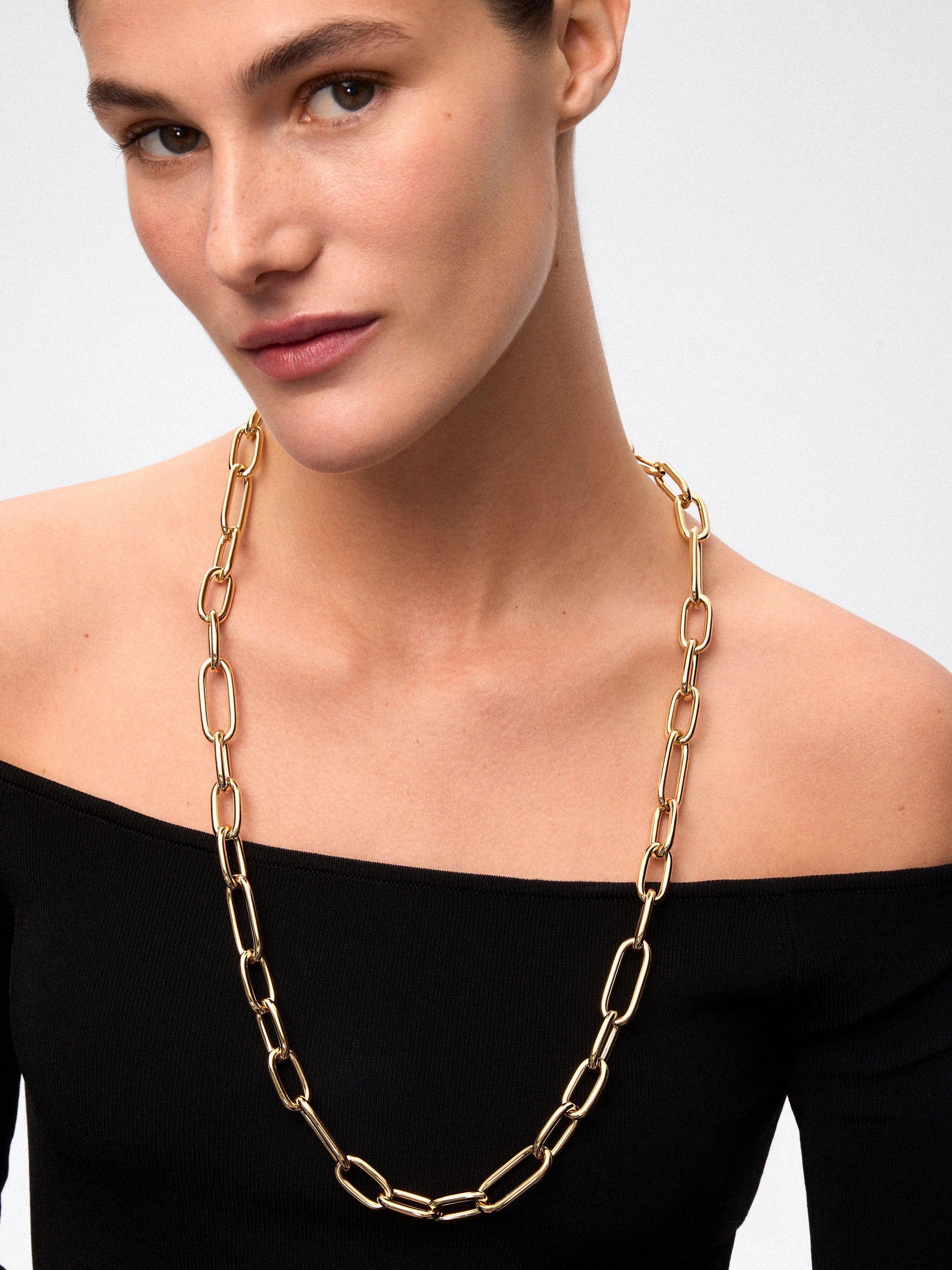Collar largo de eslabones grandes de oro amarillo de 18K