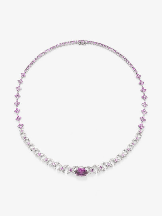 Collar de oro blanco de 18K con zafiros rosas en talla oval y brillante de 15,02 cts y diamantes blancos en talla brillante de 1,52 cts