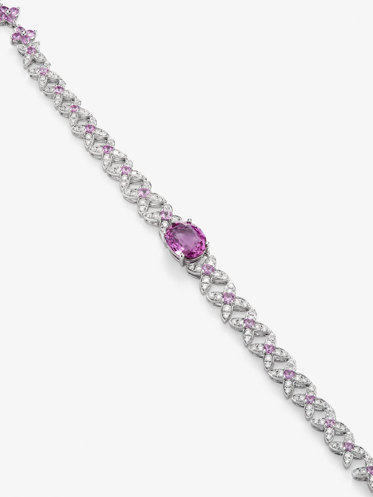 Collar de oro blanco de 18K con zafiros rosas en talla oval y brillante de 15,02 cts y diamantes blancos en talla brillante de 1,52 cts
