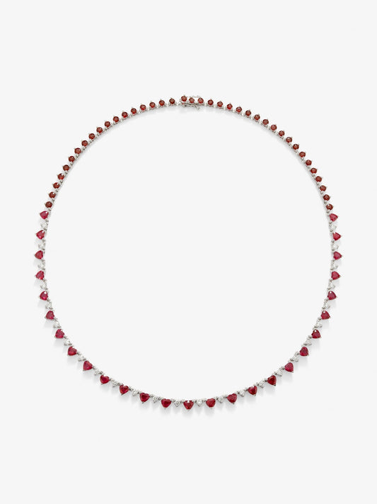 Collar de oro blanco de 18K con rubíes rojos en talla brillante y corazón de 12,79 cts y diamantes en talla brillante de 1,42 cts