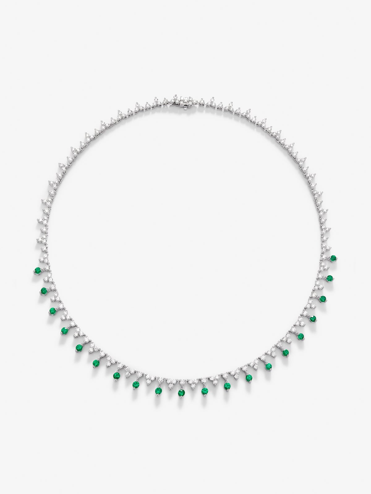 Collar rivière de oro blanco de 18K con esmeraldas verdes en talla brillante de 1,72 cts y diamantes blancos en talla brillante de 6,53 cts