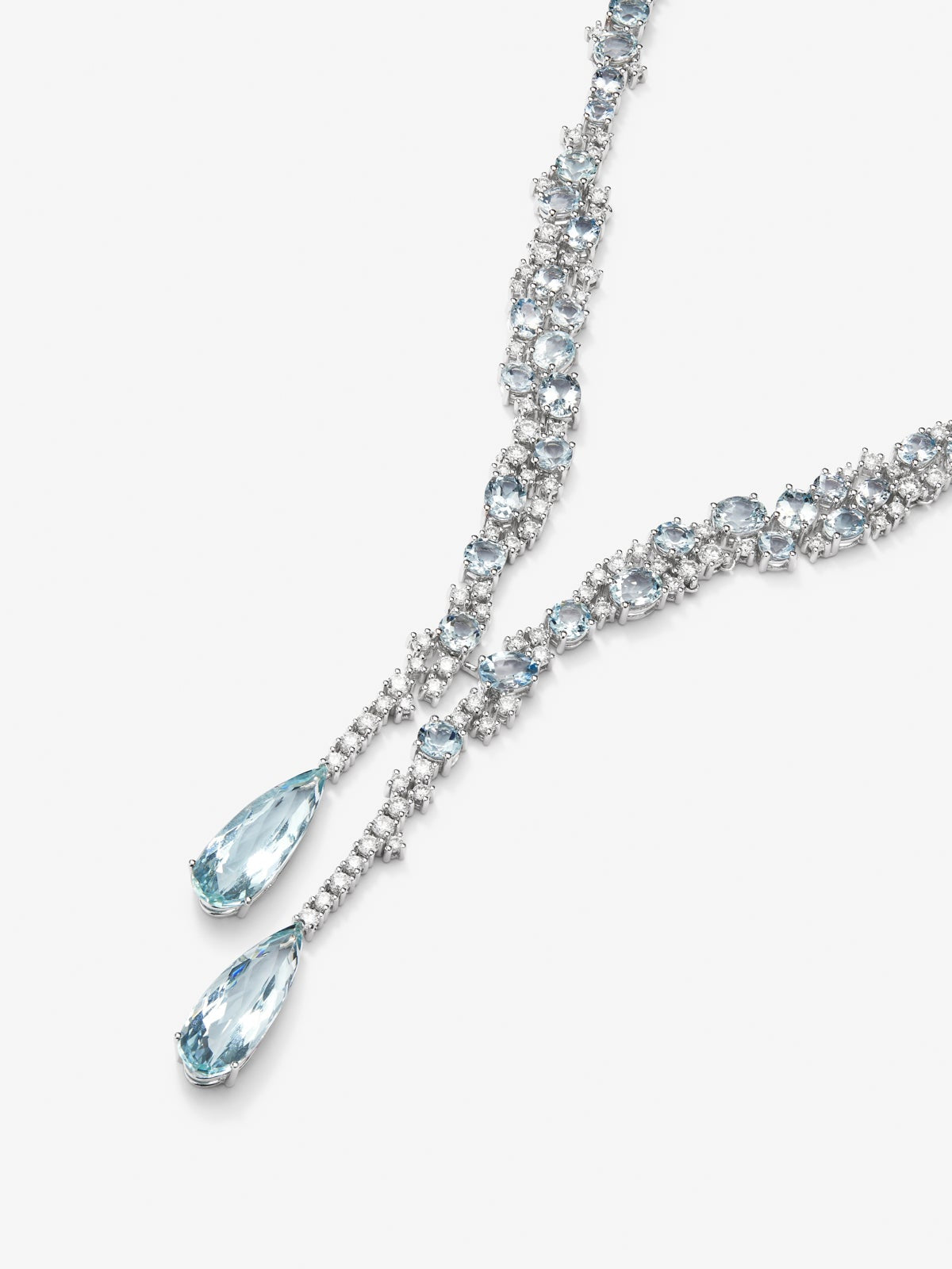 Collar de oro blanco de 18K con aguamarinas azules en talla pera de 9,9 cts y diamantes blancos en talla brillante de 5,15 cts