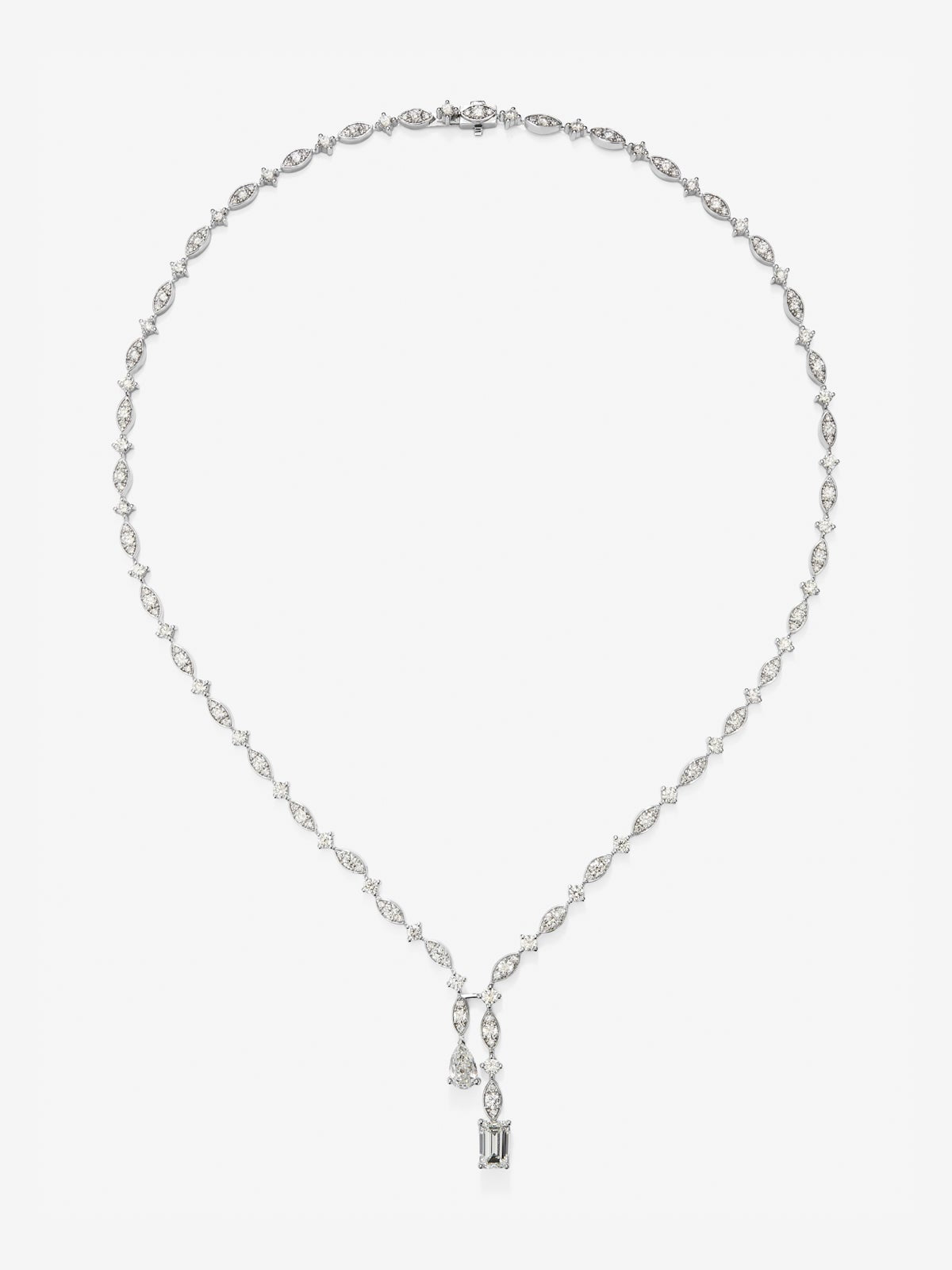 Collar de oro blanco de 18K con diamantes blancos en talla pera, esmeralda y brillante de 9,05 cts