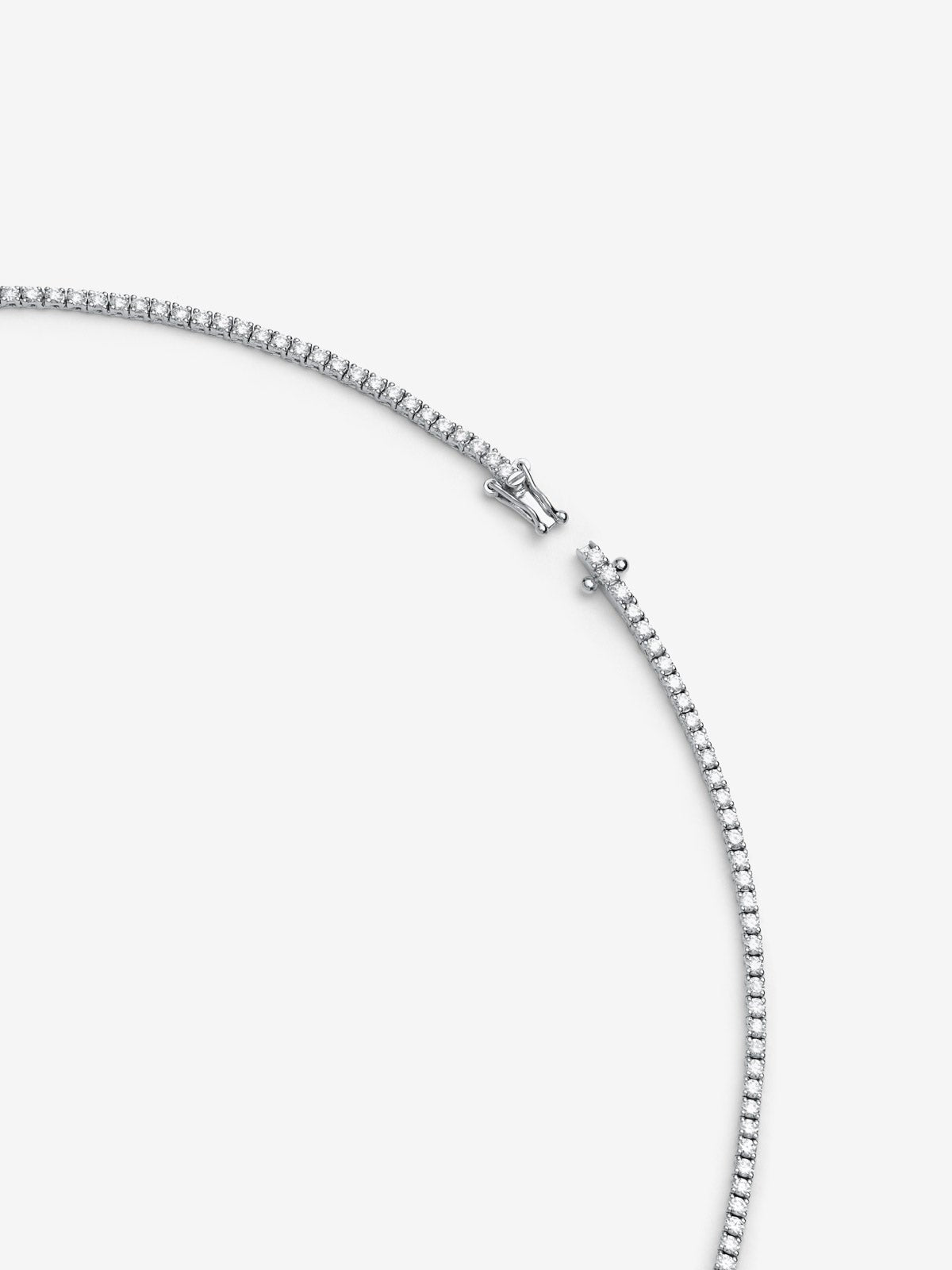 Colgante rivière de oro blanco de 18K con diamantes en talla brillante con un total de 4,13 cts