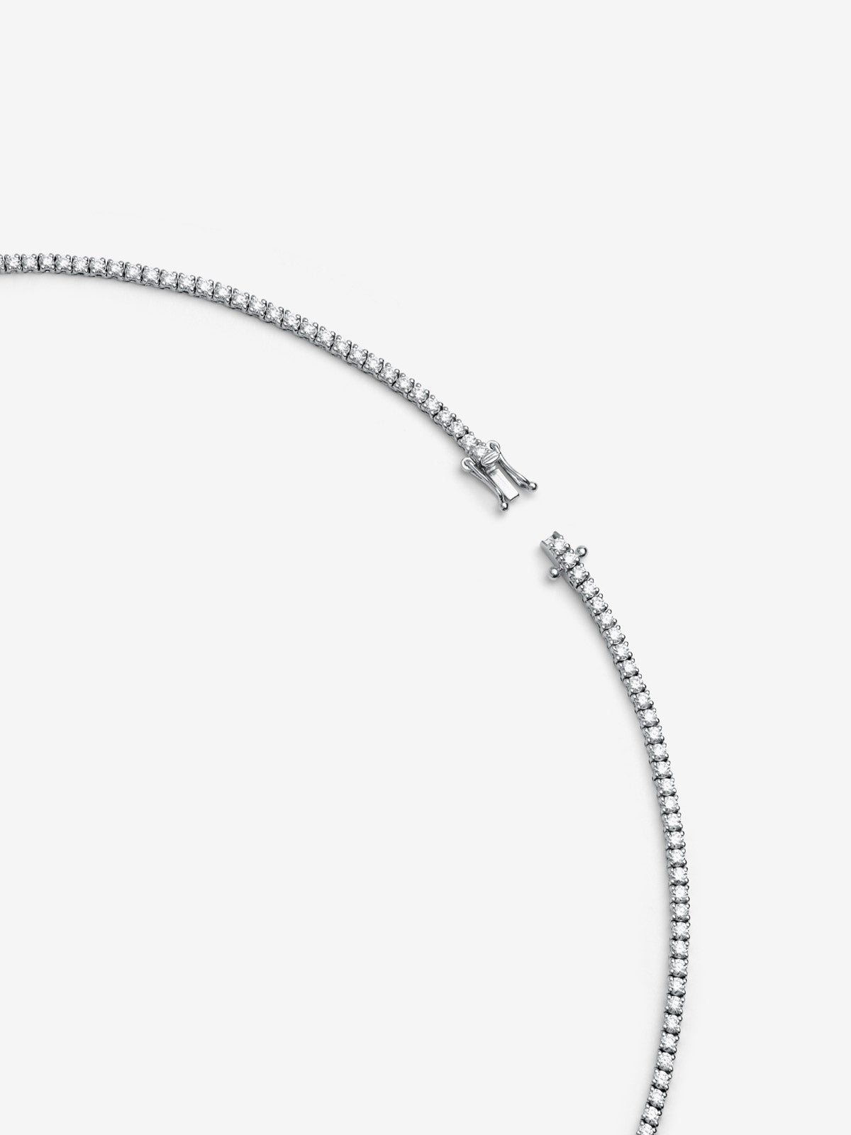 Colgante rivière de oro blanco de 18K con diamantes en talla brillante con un total de 6,25 cts