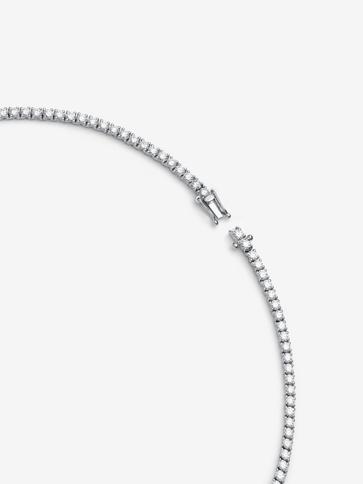 Colgante rivière de oro blanco de 18K con diamantes en talla brillante con un total de 9,05 cts