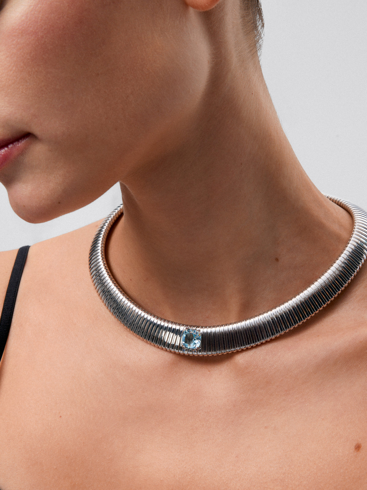 Collar tubogas de plata 925 con topacio azul Sky