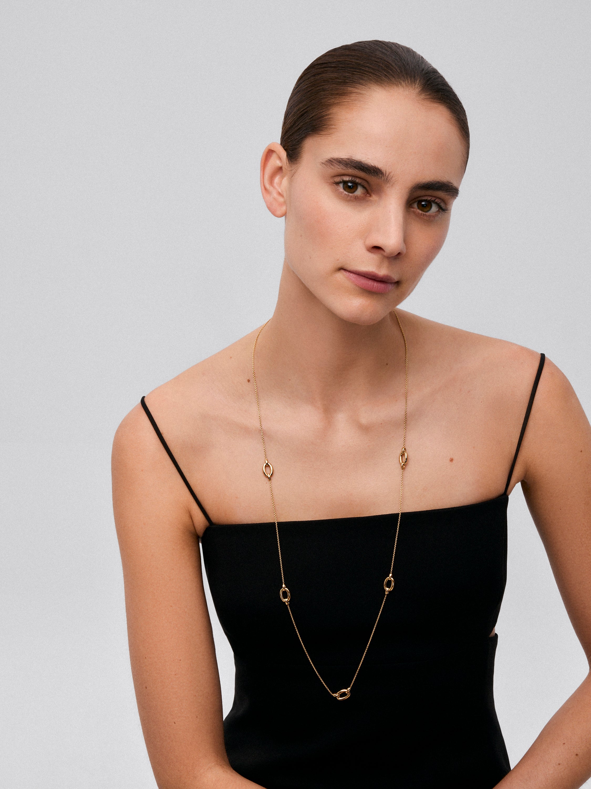 Collar largo mini eslabones de oro amarillo de 18K