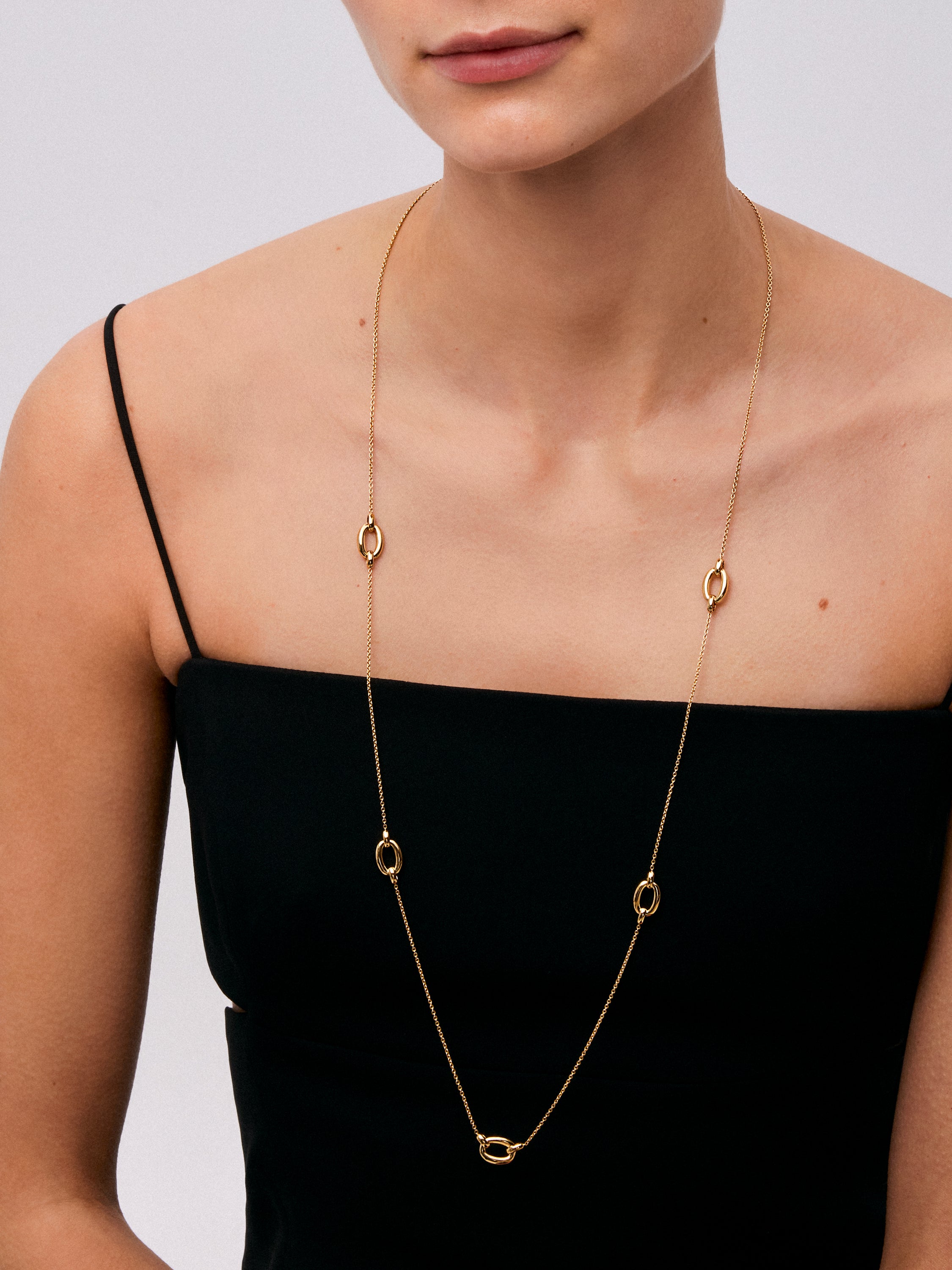 Collar largo mini eslabones de oro amarillo de 18K