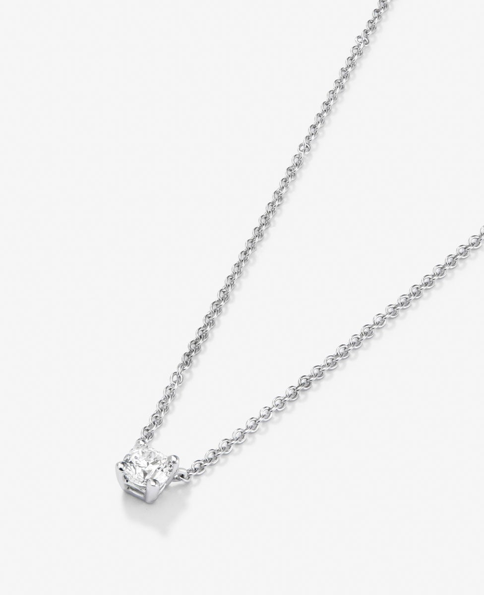 Colgante de oro blanco de 18K con diamante en talla brillante de 0,2 cts