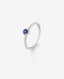 Anillo de oro blanco de 18K con zafiro azul