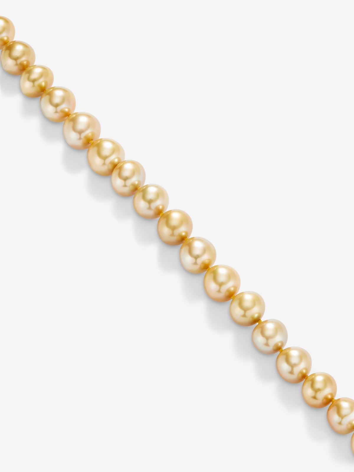 Collar de oro blanco de 18K con 39 perlas doradas esféricas