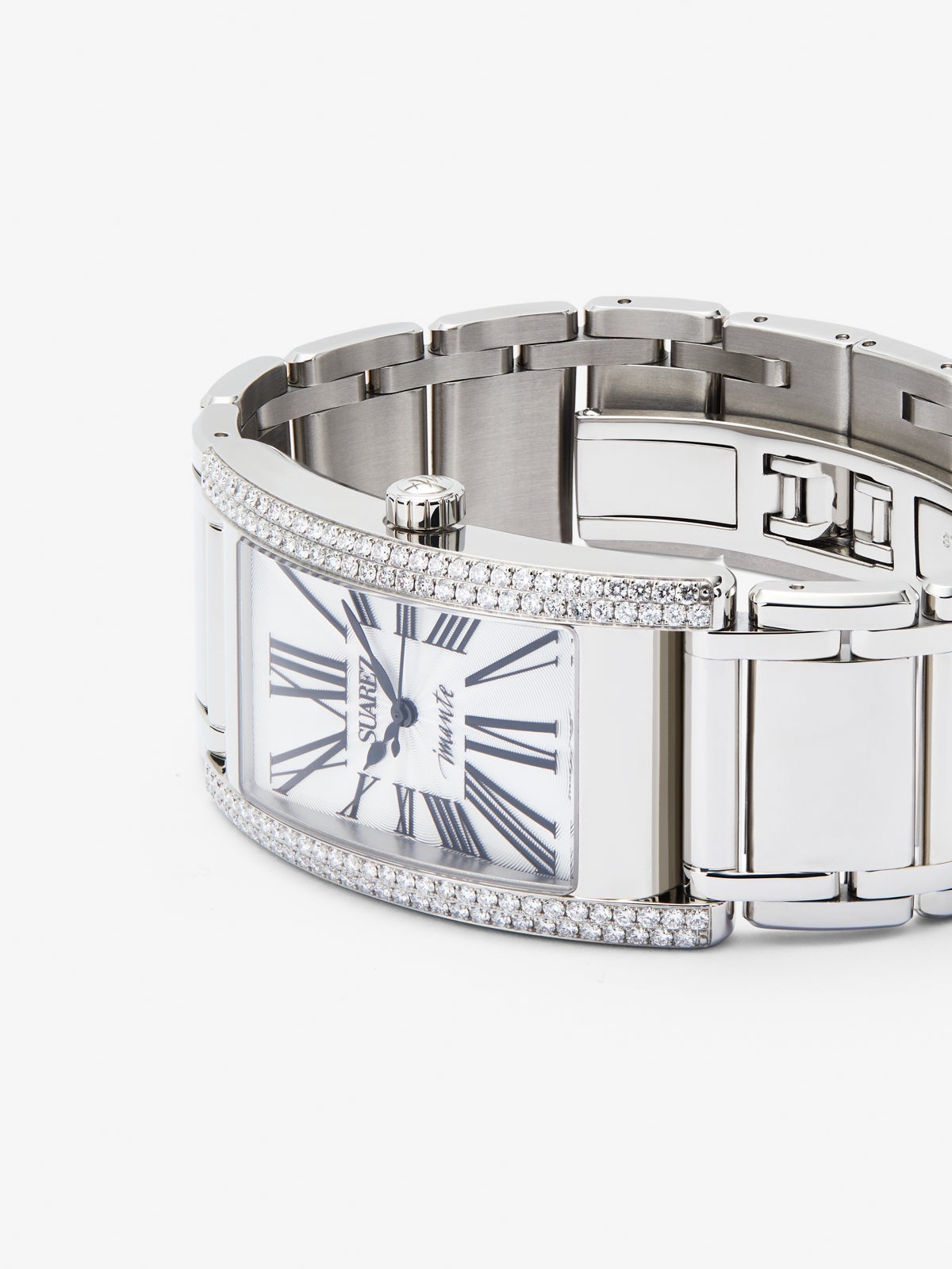 Reloj de acero inoxidable con diamantes blancos en talla brillante, cristal de zafiro y movimiento de cuarzo