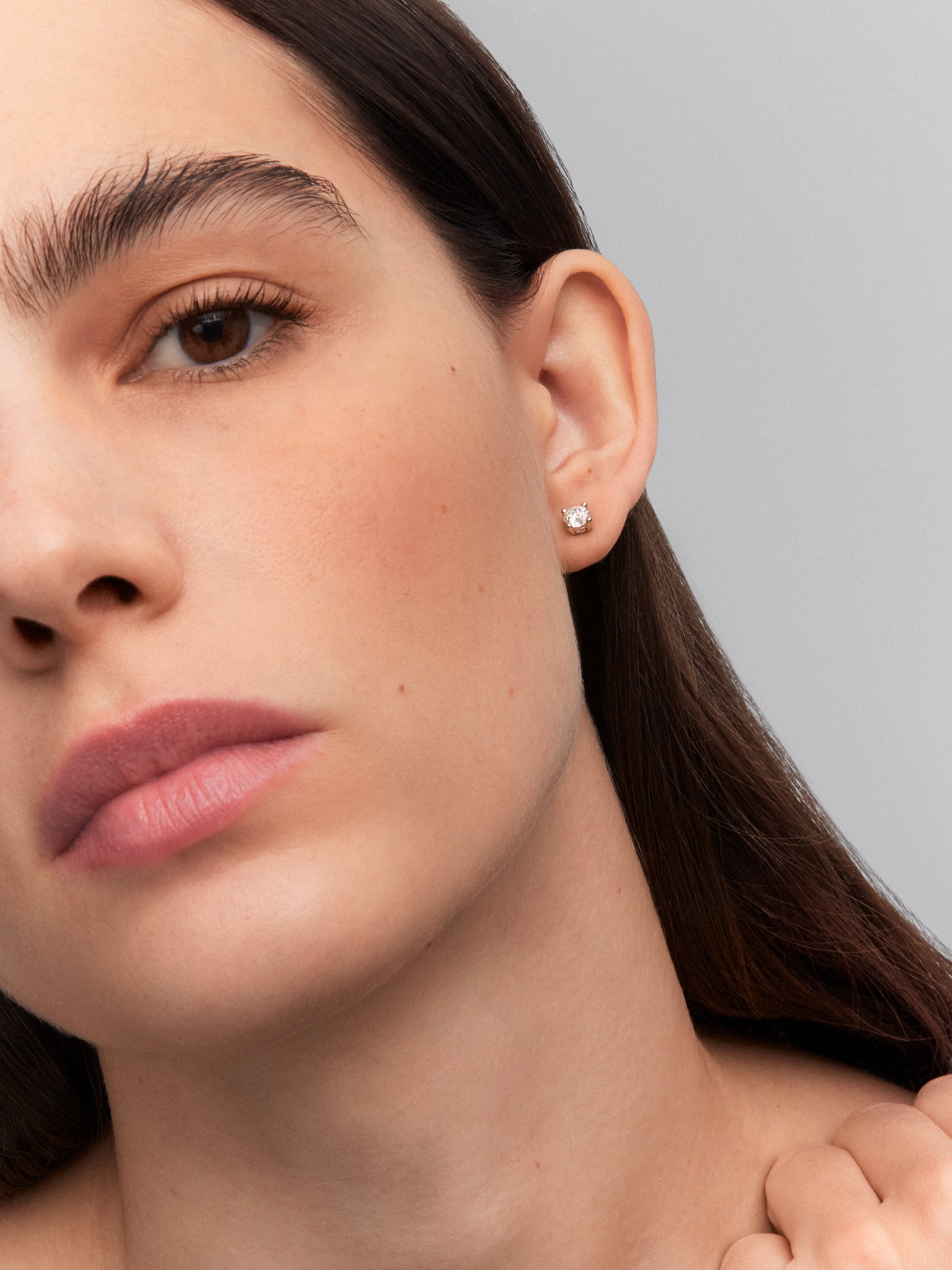 Pendientes de oro blanco de 18K con diamante de 0,4 cts