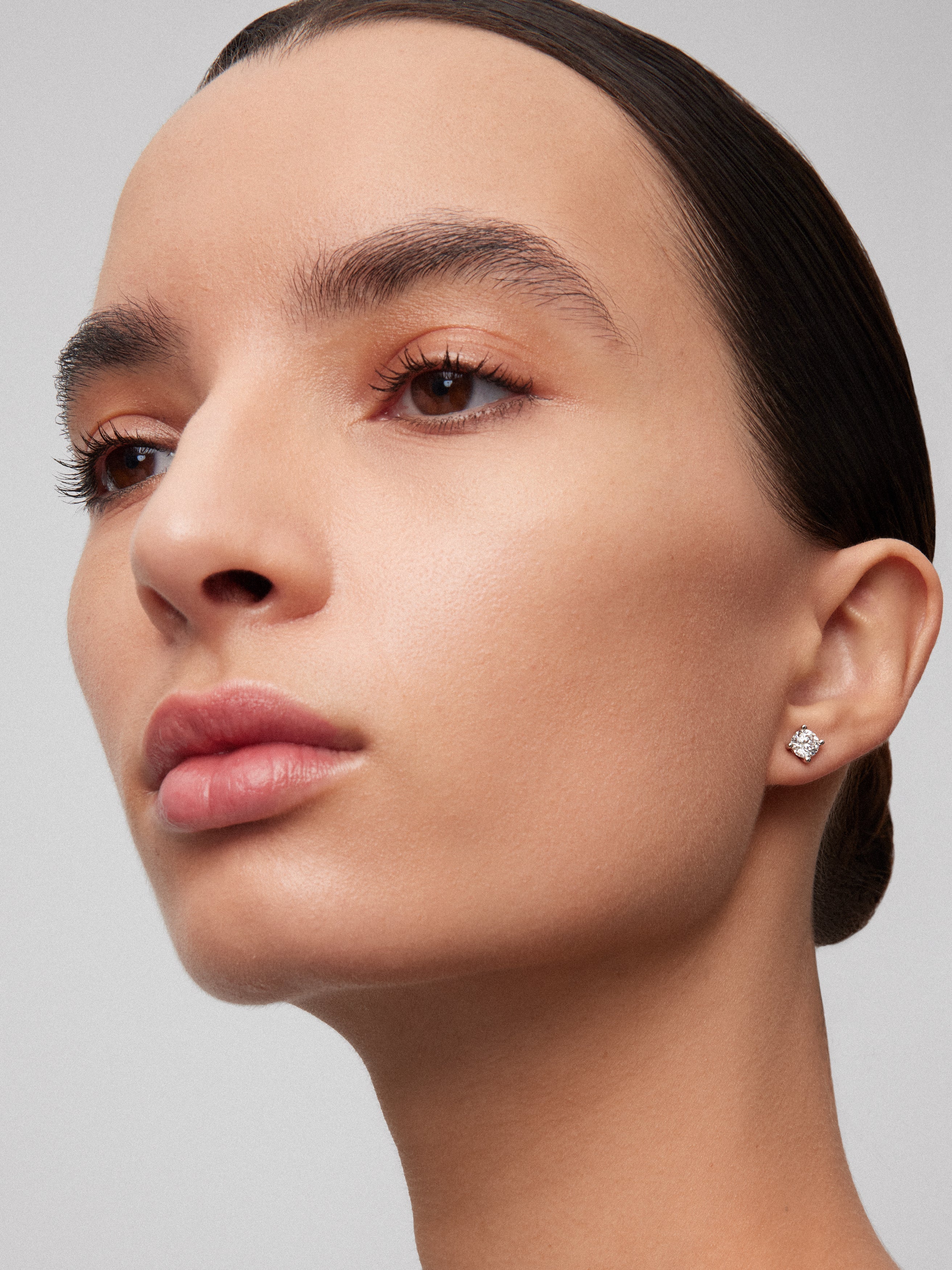 Pendientes de oro blanco de 18K con diamante de 0,7 cts