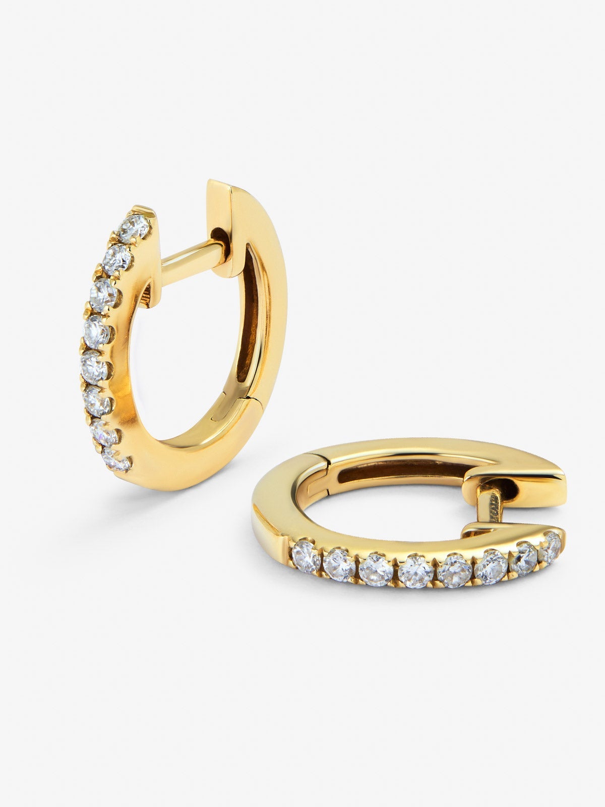 Pendientes de oro amarillo de 18K con 16 diamantes en talla brillante