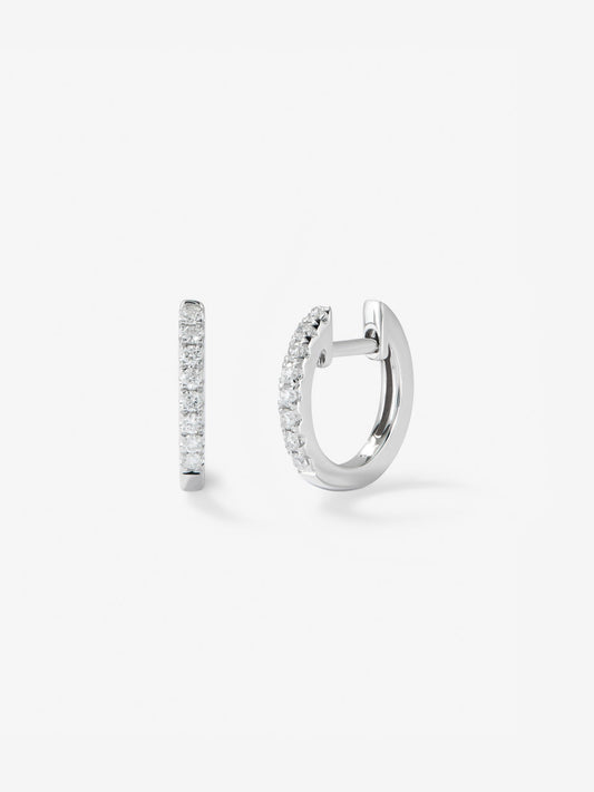 Pendientes de oro blanco de 18K con 16 diamantes en talla brillante con un total de 0,16 cts