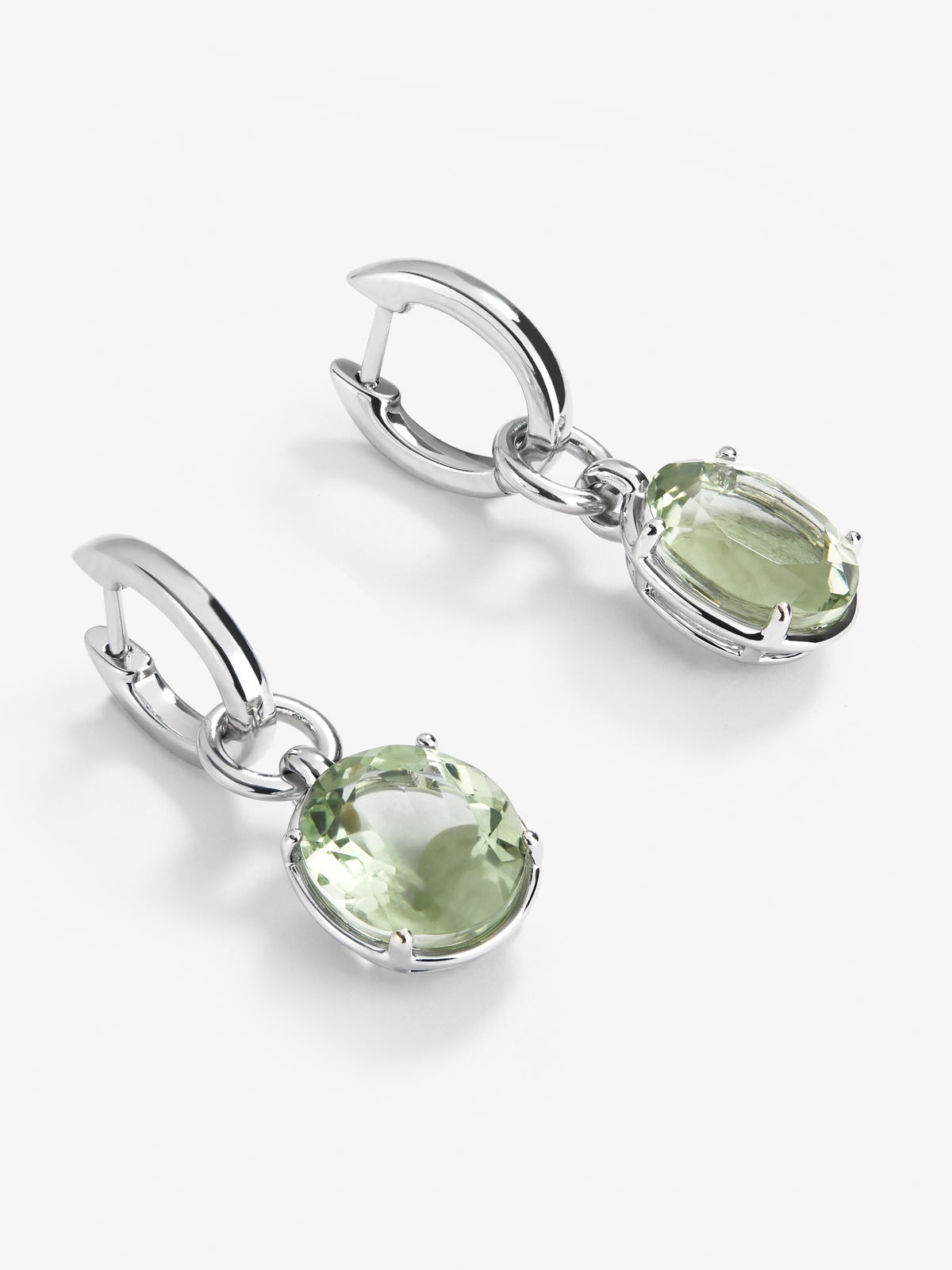 Pendientes de plata 925 con 2 amatistas verdes en talla oval de 5,9 cts