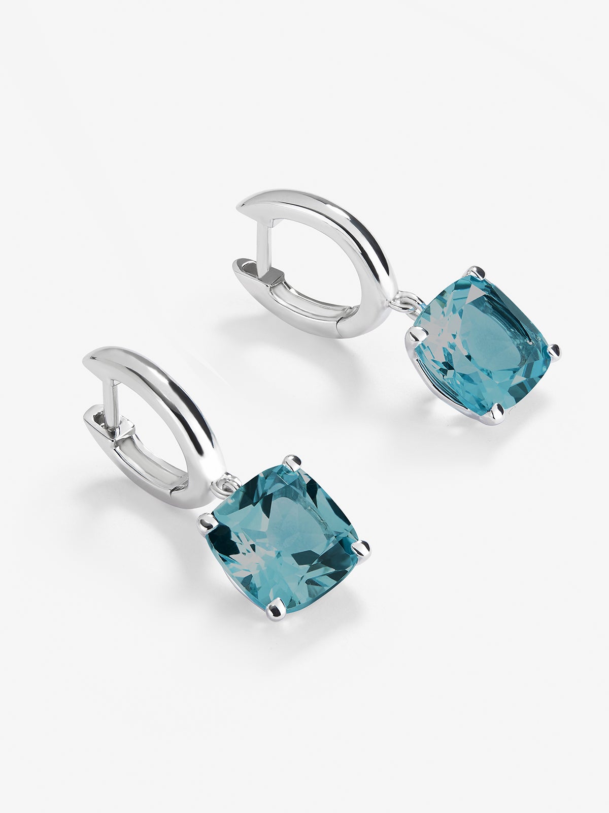 Pendientes de aro de plata con topacio london