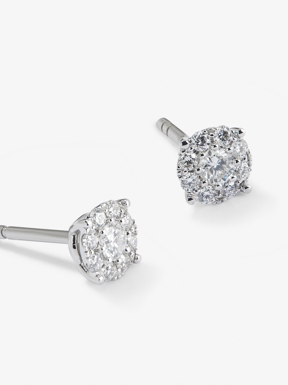 Pendientes de oro blanco de 18K con diamantes blancos en talla brillante de 0,37 cts