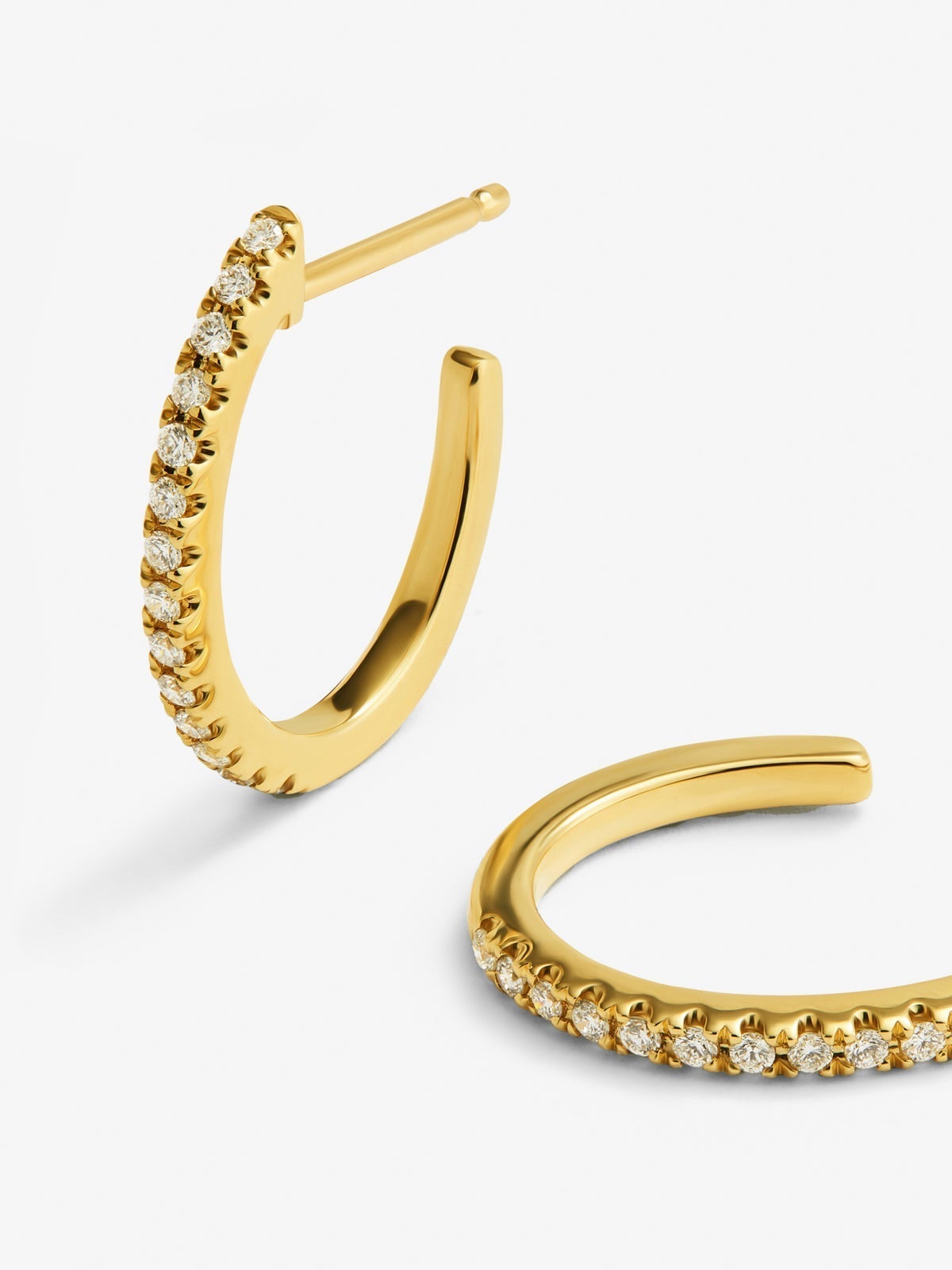 Pendientes de aro de oro amarillo de 18K con 28 diamantes en talla brillante con un total de 0,22 cts