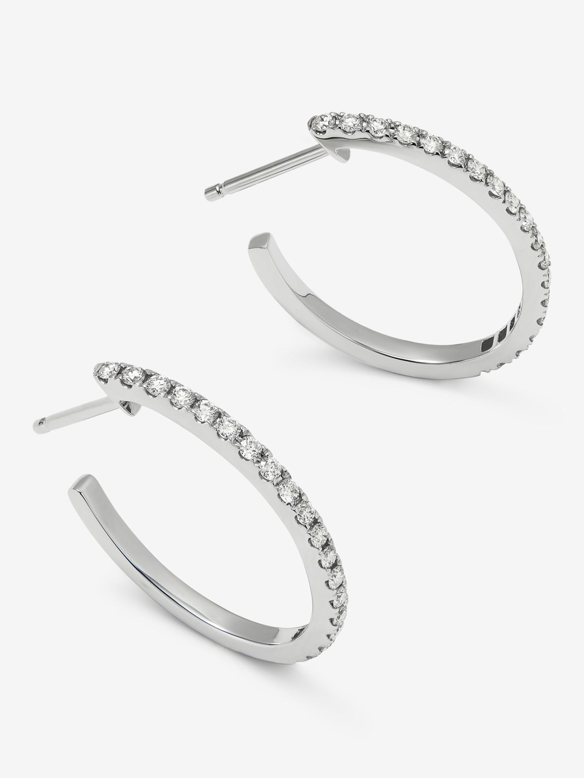 Pendientes aro fino de oro blanco de 18K con diamantes