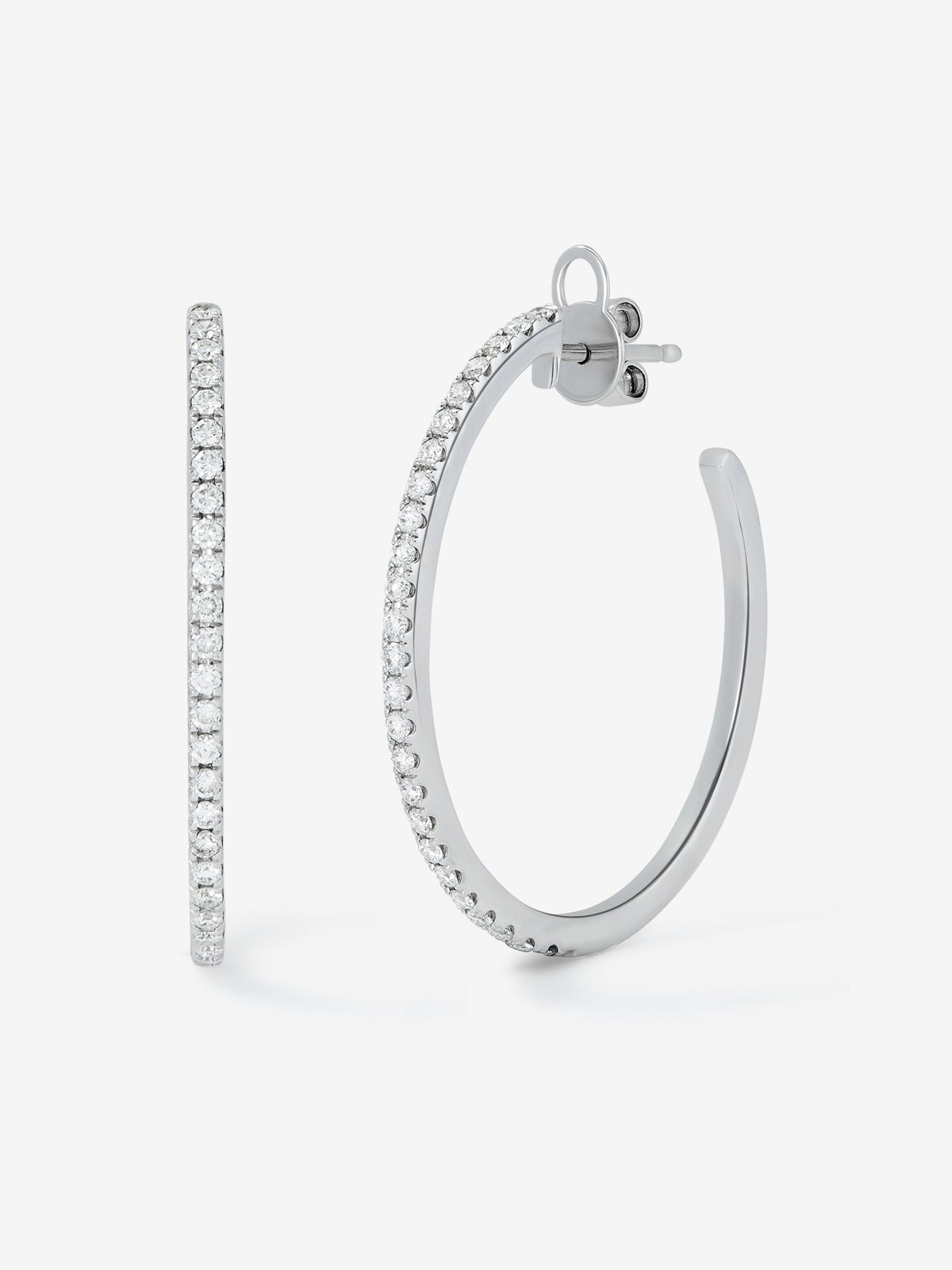 Pendientes de aro de oro blanco de 18K con 50 diamantes en talla brillante con un total de 0,74 cts