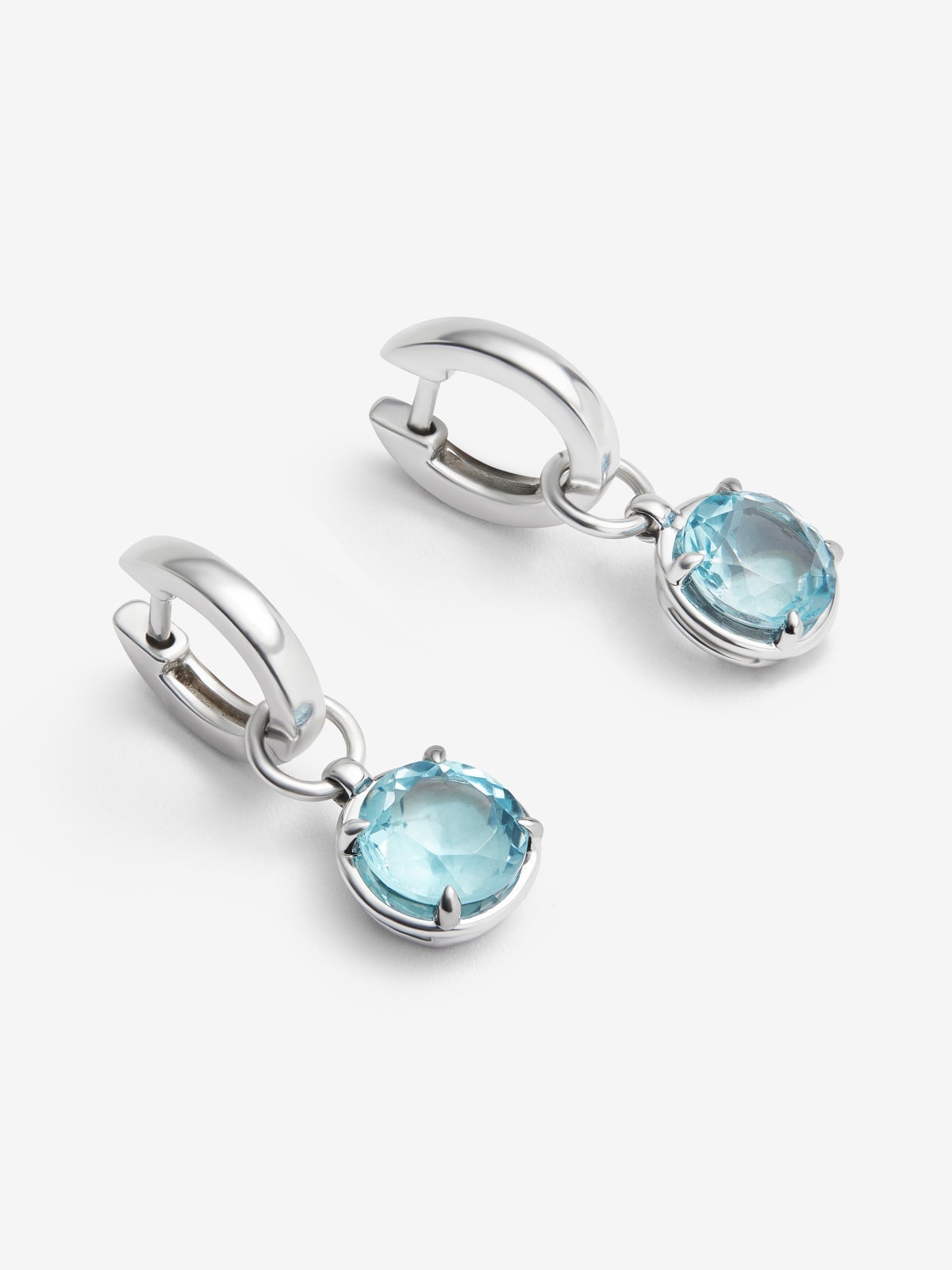 Pendientes de plata con topacio azul sky