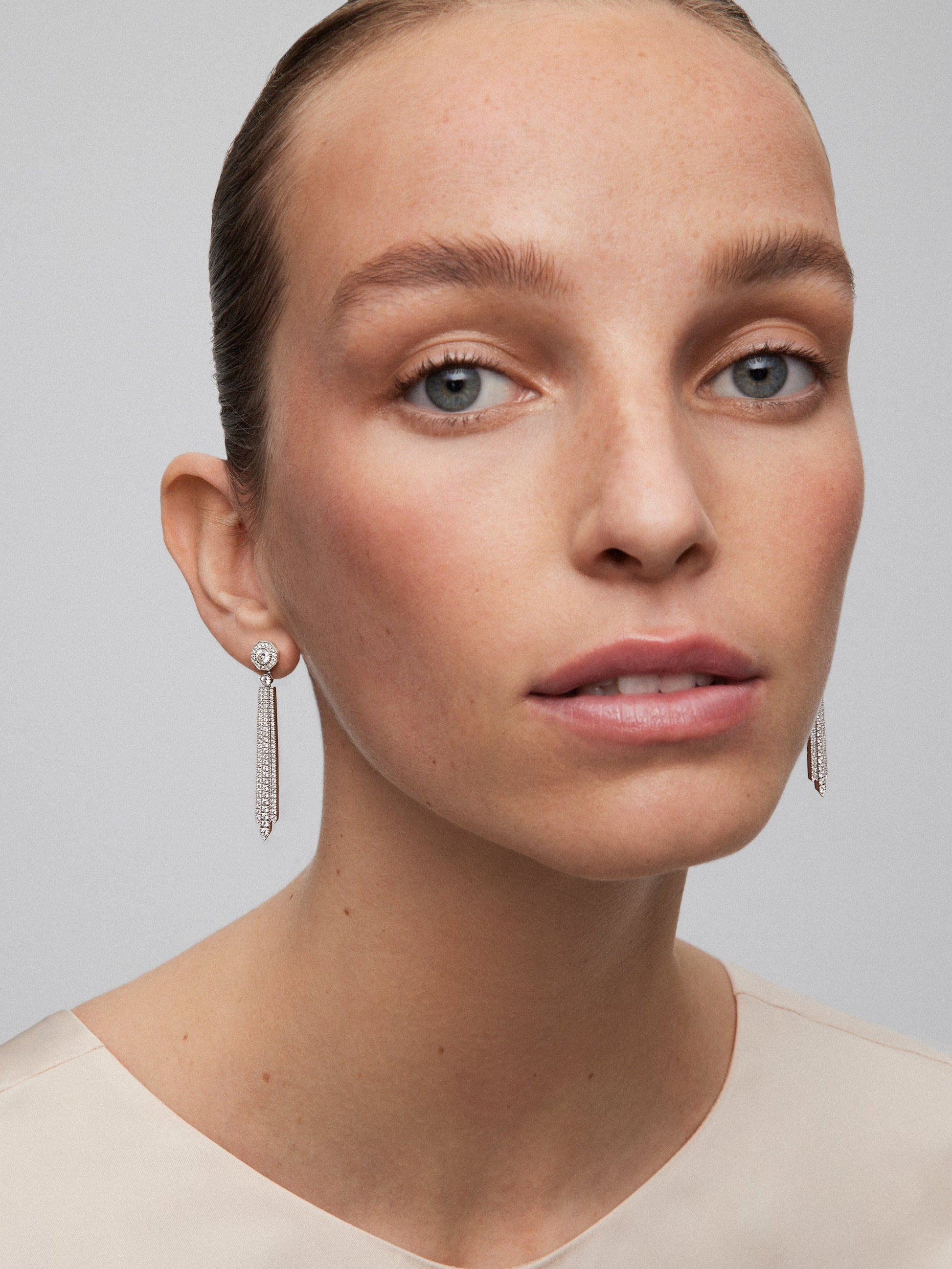 Pendientes desmontables de oro blanco de 18K con diamantes blancos en talla brillante de 1,5 cts