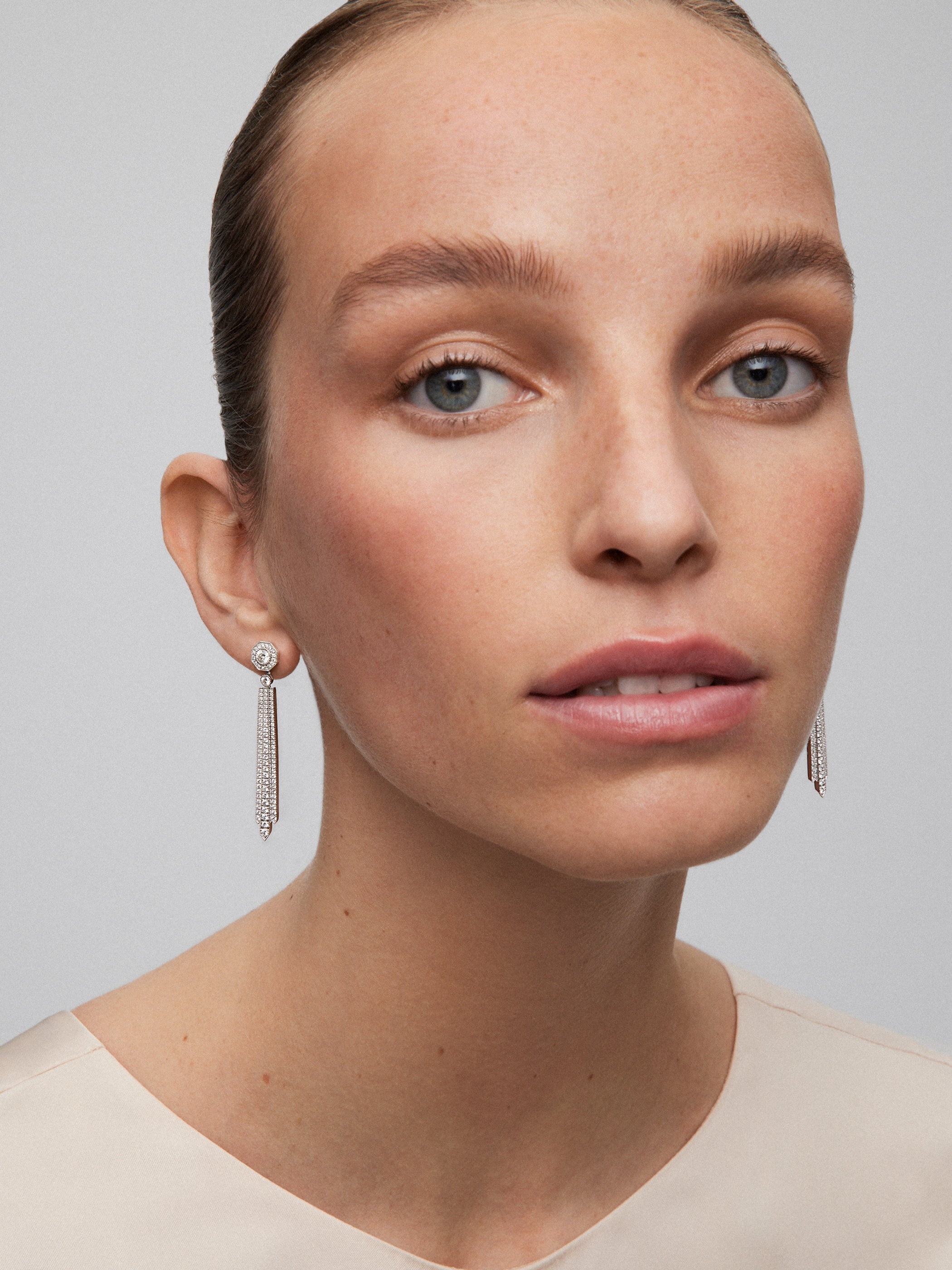 Pendientes desmontables de oro blanco de 18K con diamantes blancos en talla brillante de 1,5 cts
