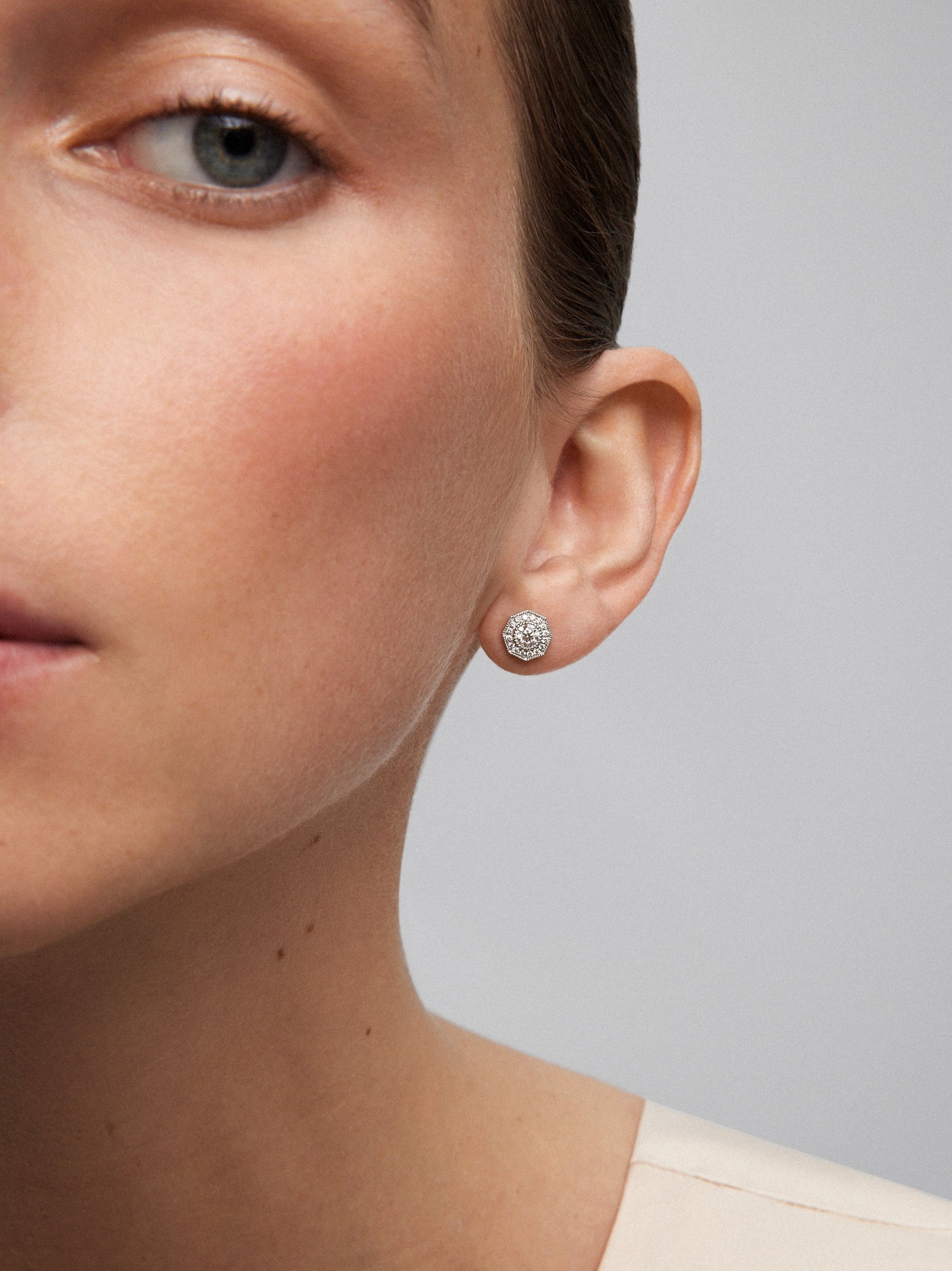 Pendientes desmontables de oro blanco de 18K con diamantes blancos en talla brillante de 1,5 cts