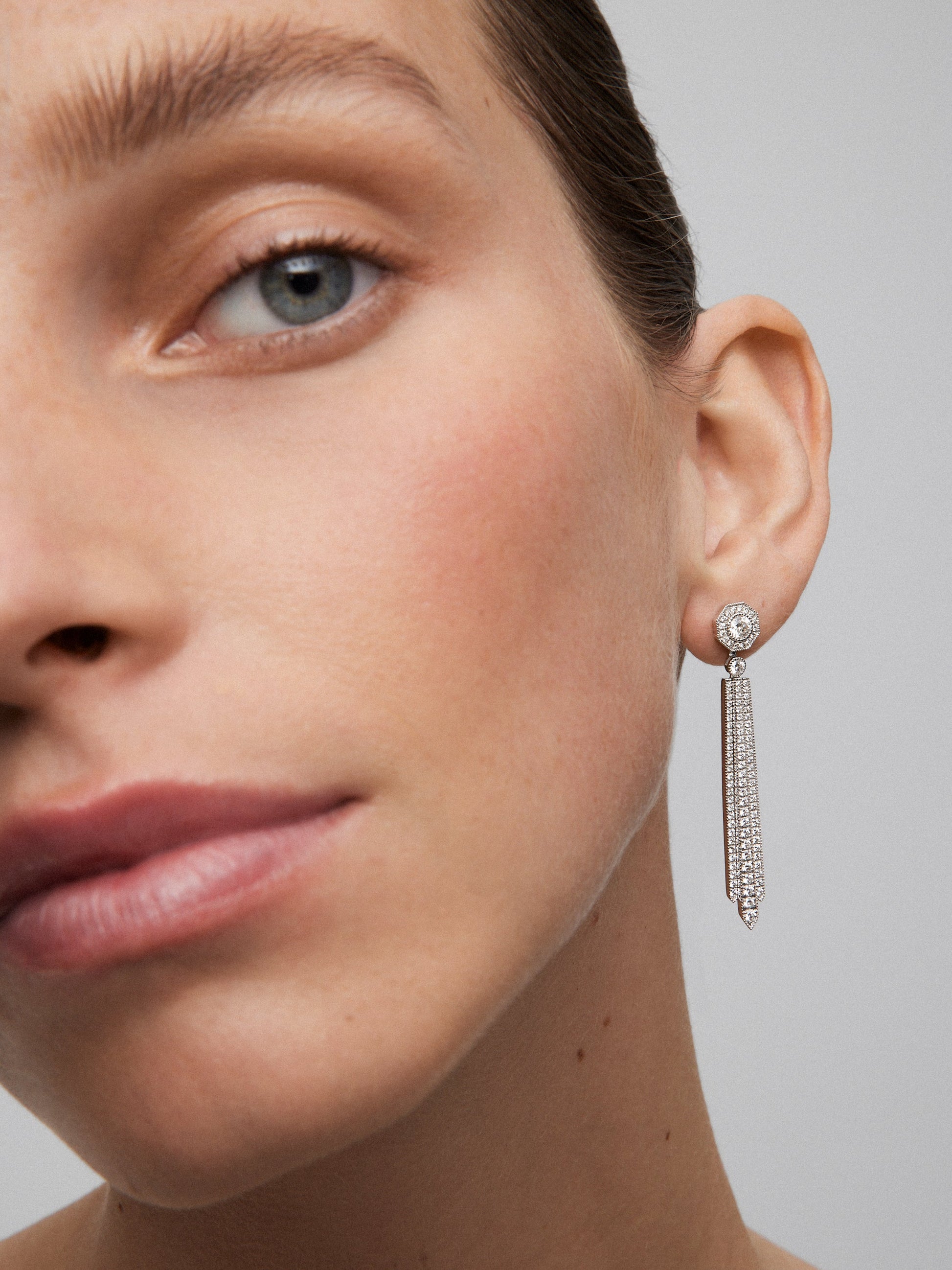 Pendientes desmontables de oro blanco de 18K con diamantes blancos en talla brillante de 1,5 cts