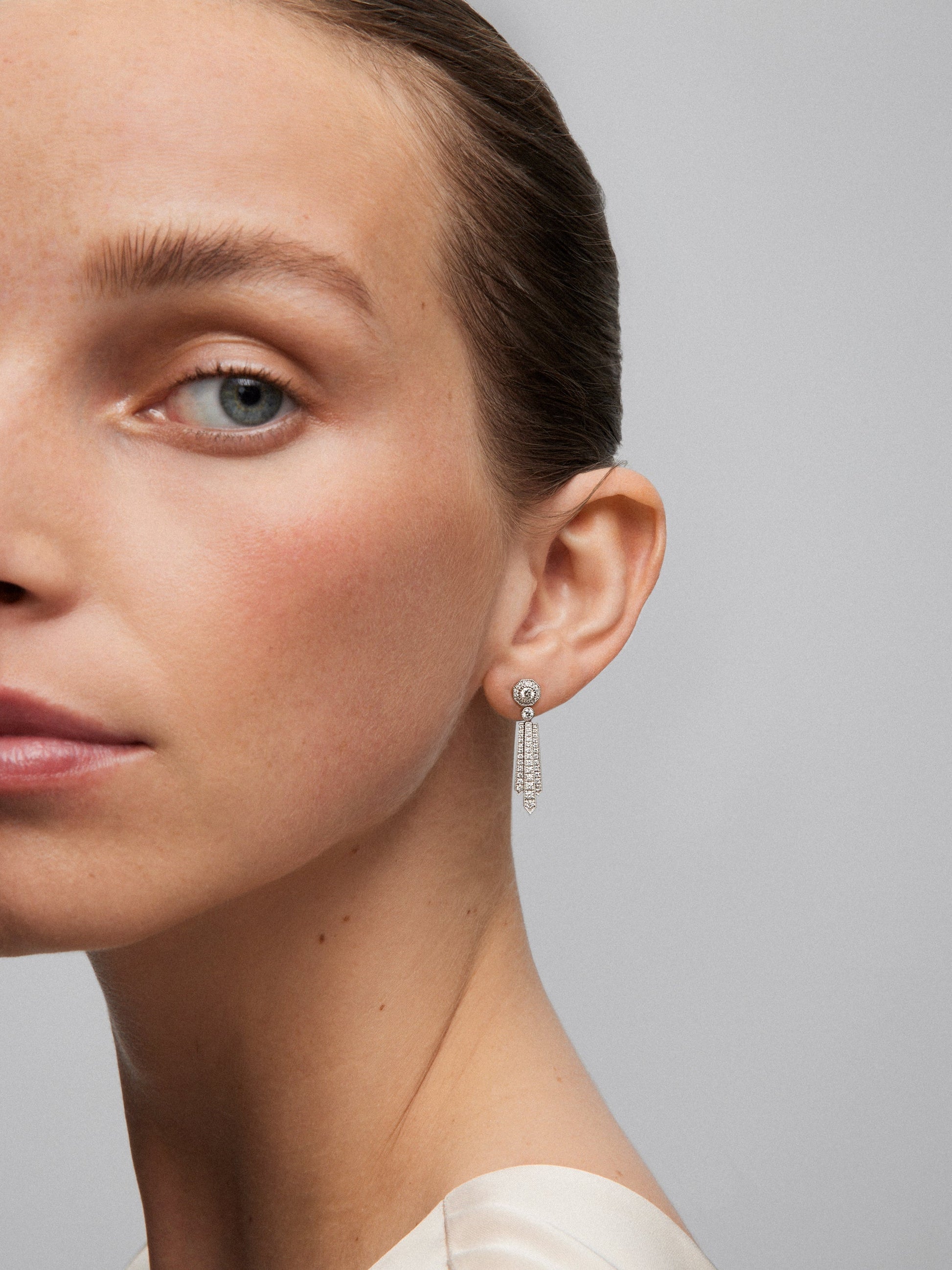 Pendientes de oro blanco de 18K con diamantes blancos en talla brillante de 0,88 cts