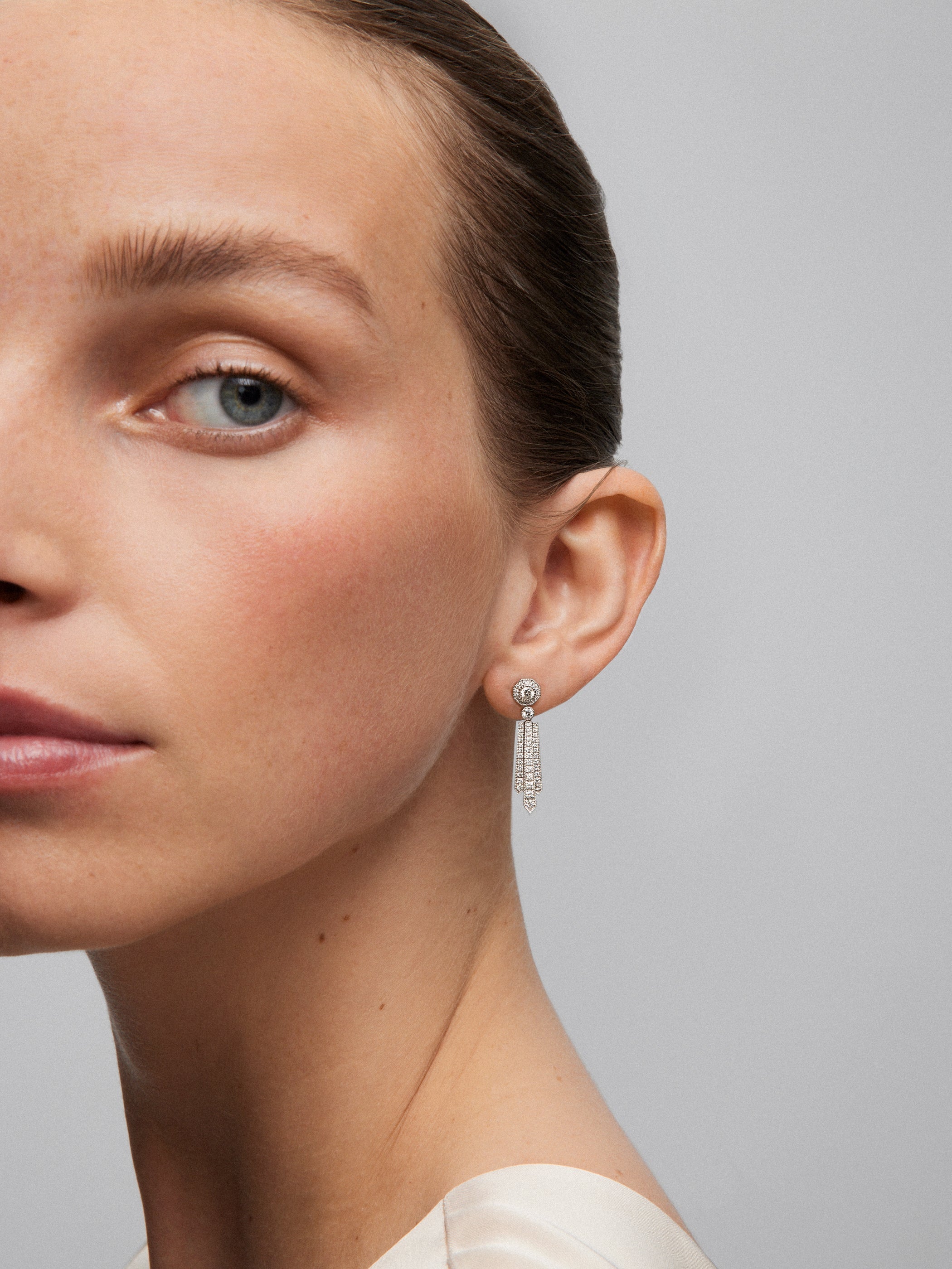 Pendientes de oro blanco de 18K con diamantes blancos en talla brillante de 0,88 cts
