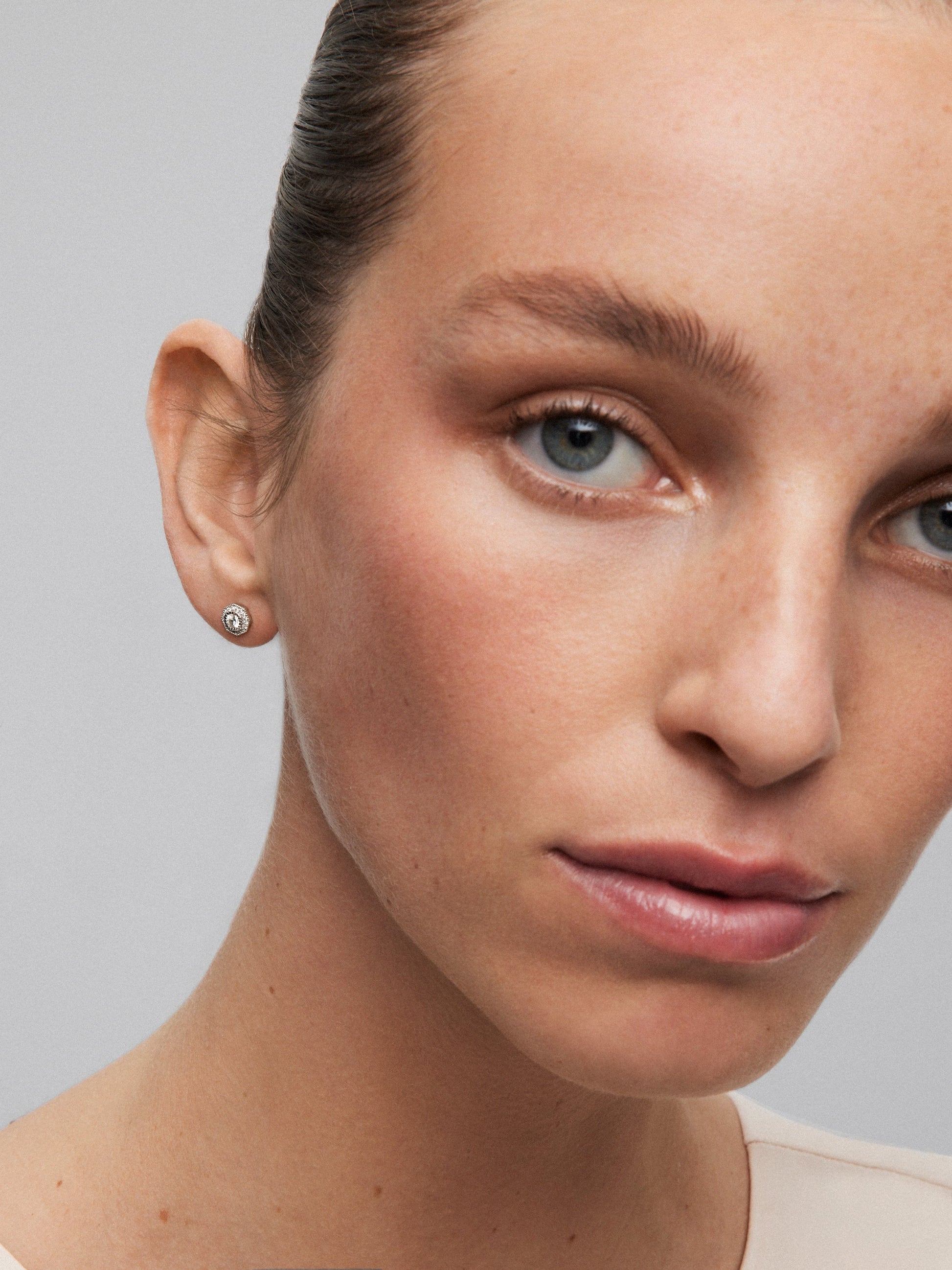 Pendientes de oro blanco de 18K con diamantes blancos en talla brillante de 0,88 cts