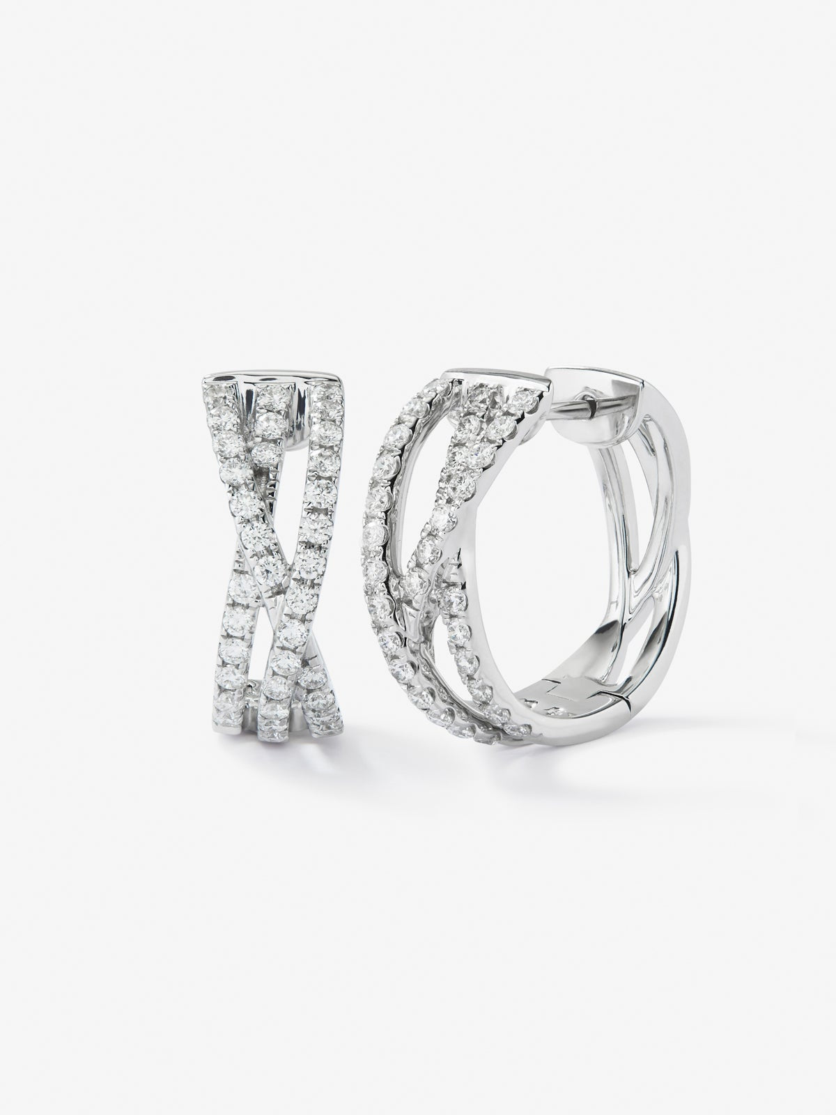 Pendientes de aro múltiple de oro blanco de 18K con 68 diamantes en talla brillante con un total de 0,74 cts