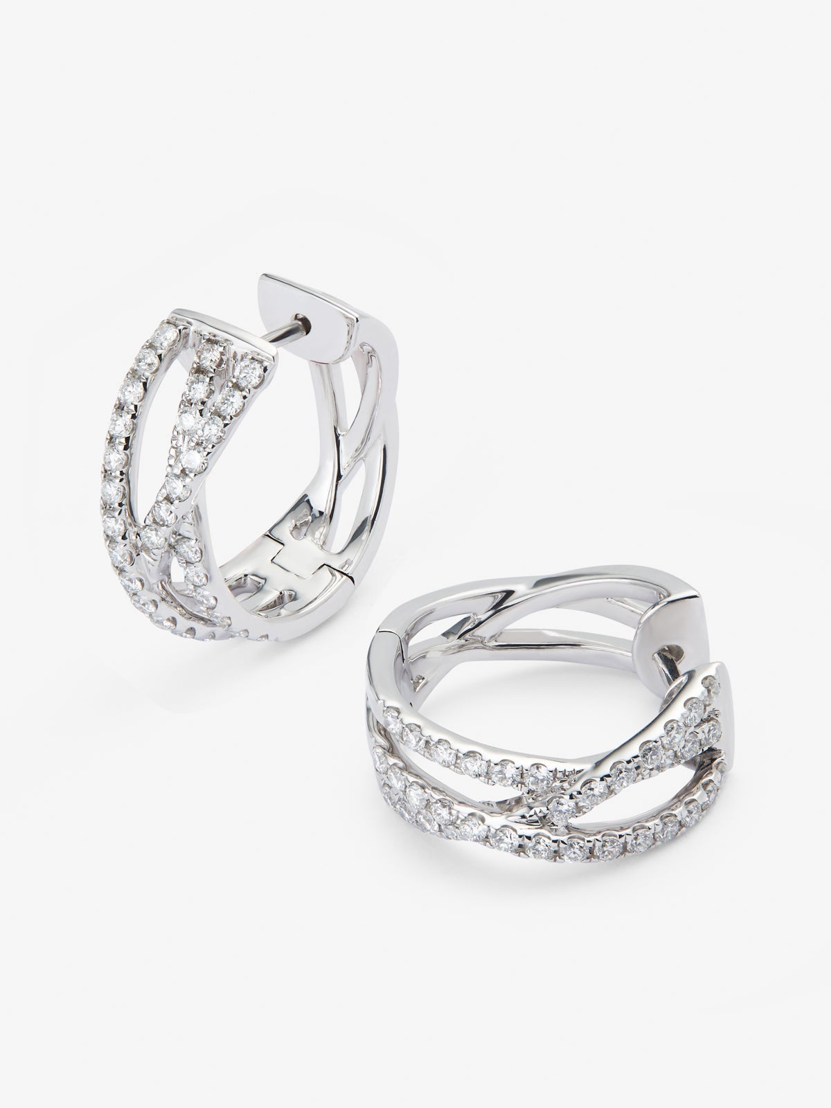 Pendientes de aro múltiple de oro blanco de 18K con 68 diamantes en talla brillante con un total de 0,74 cts