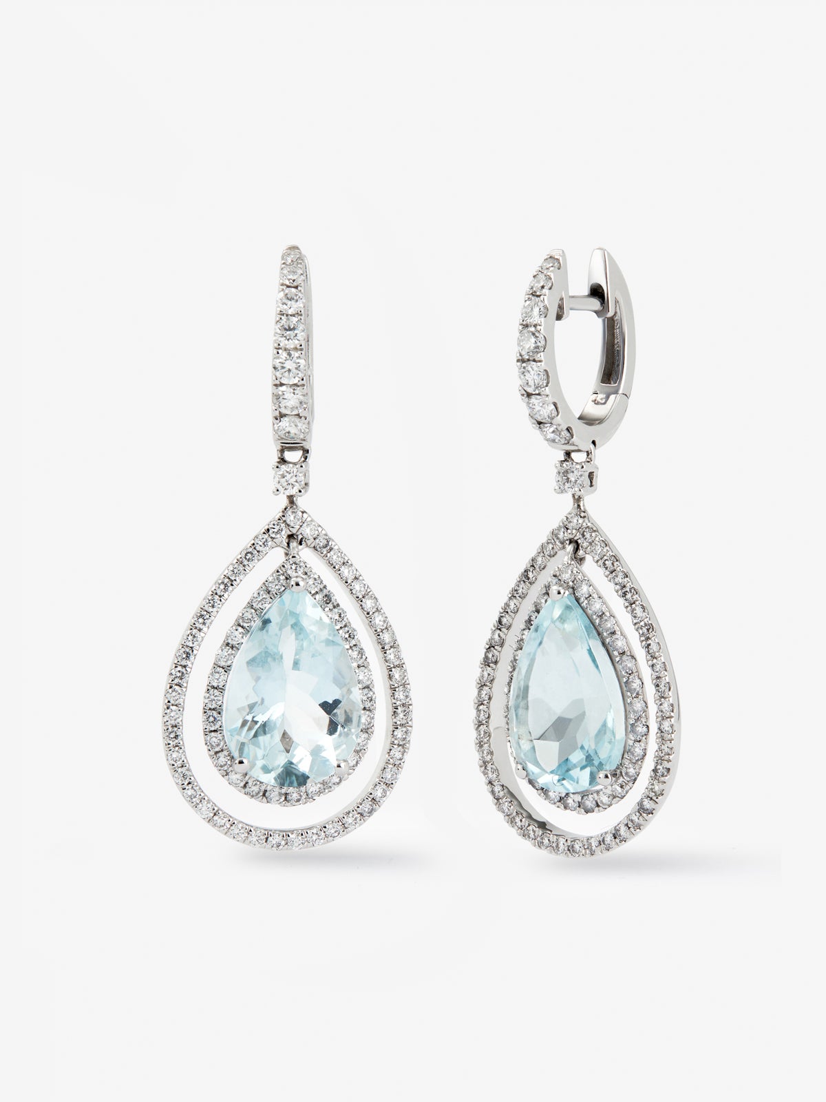Pendientes de oro blanco de 18K con aguamarinas en talla pera de 5,13 cts y diamantes en talla brillante de 1,07 cts