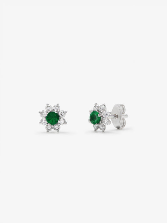 Pendientes de oro blanco de 18K con esmeraldas verdes en talla brillante de 0,19 cts y diamantes blancos en talla brillante de 0,3 cts