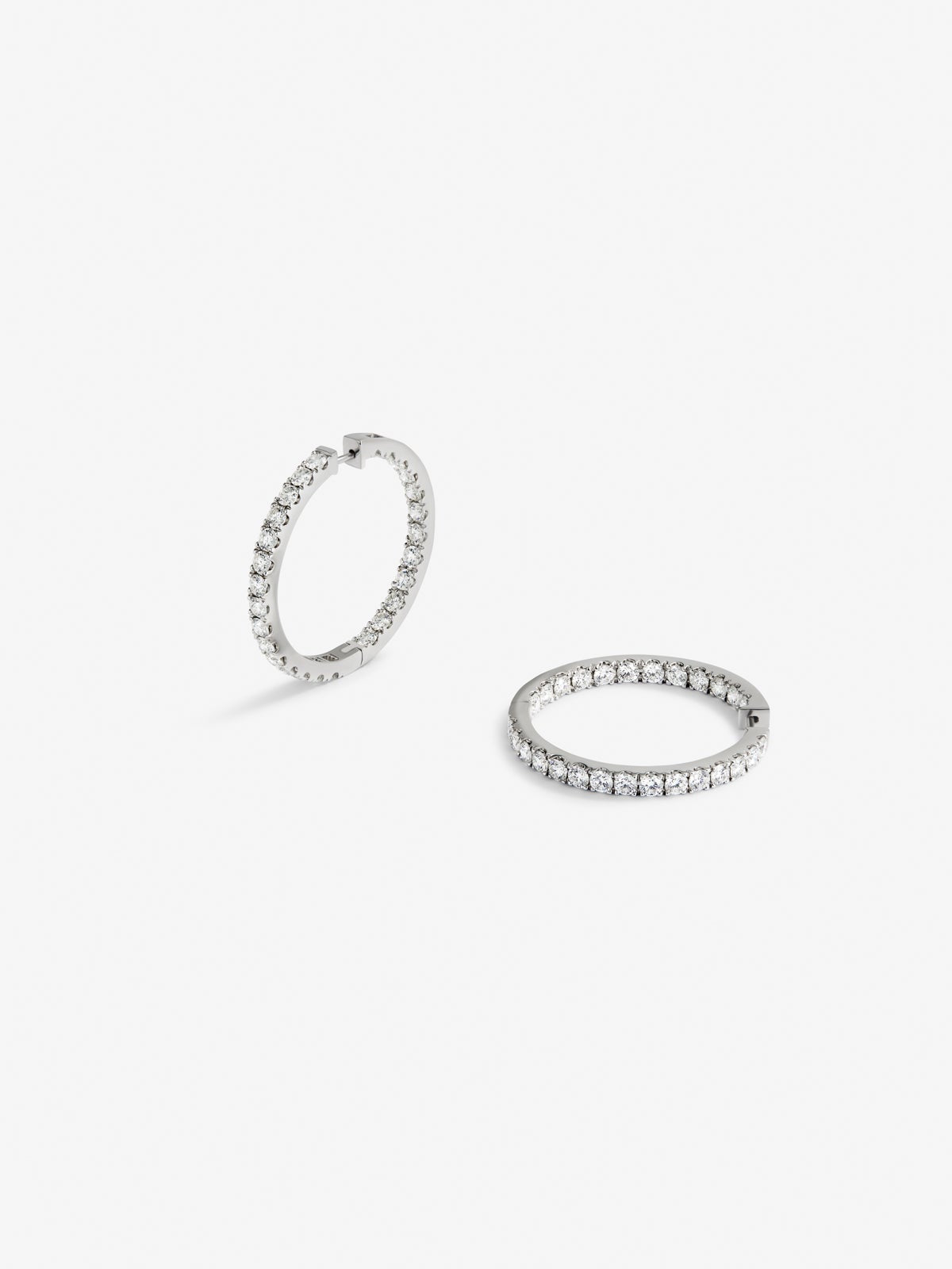 Pendientes de aro de oro blanco de 18K con 36 diamantes en talla brillante con un total de 1,99 cts